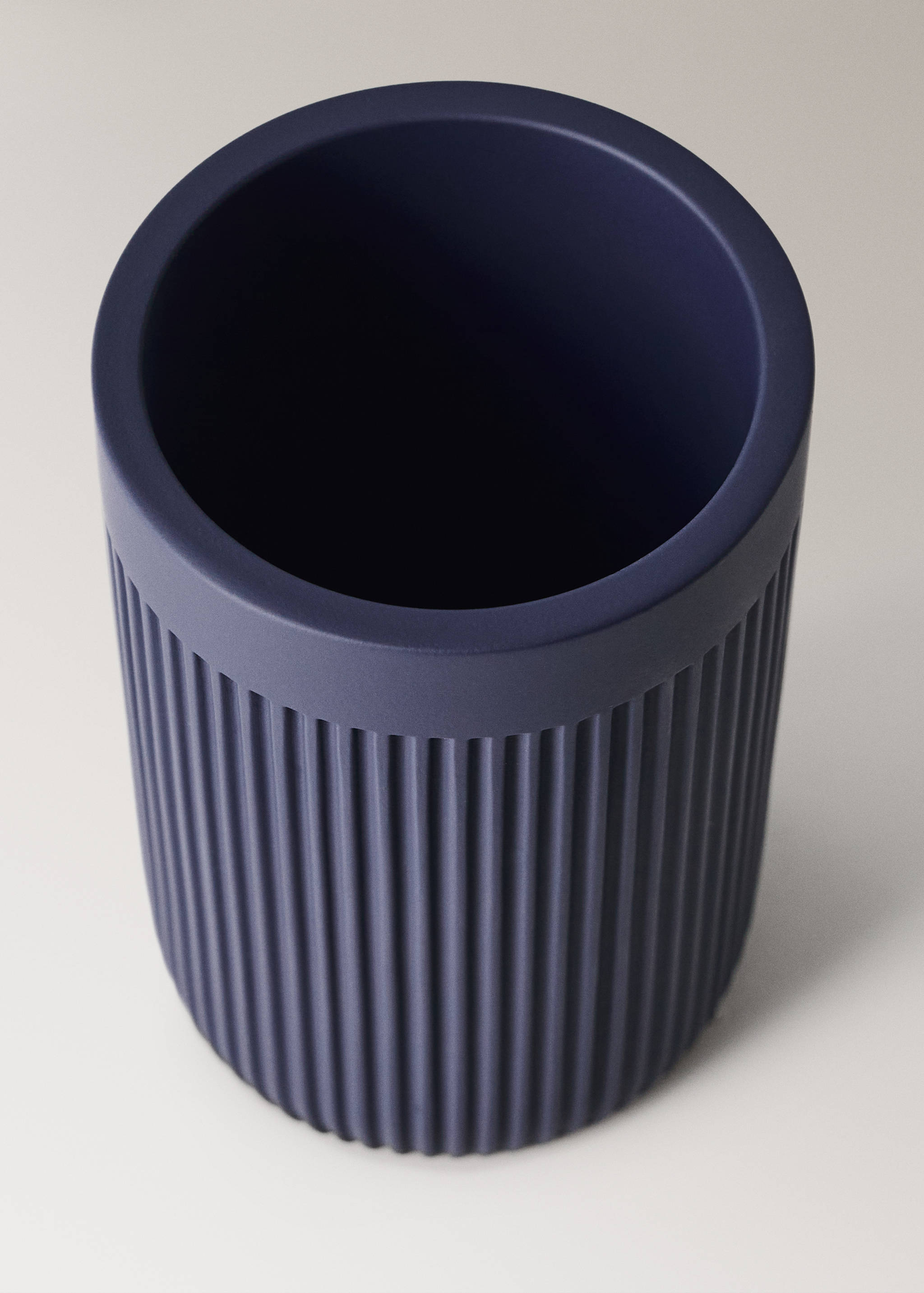 Striped resin toothbrush tumbler - Details of the article 1