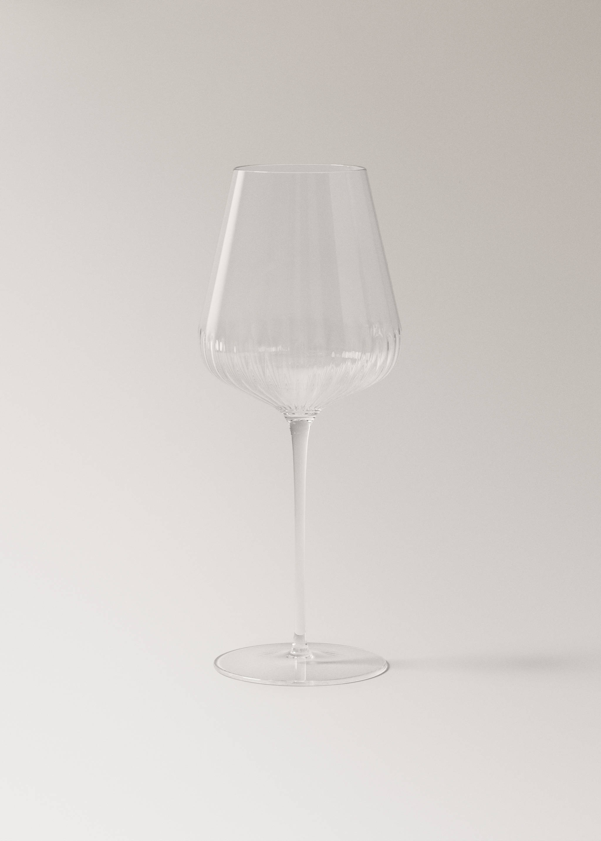 Embossed glass goblet - Article without model