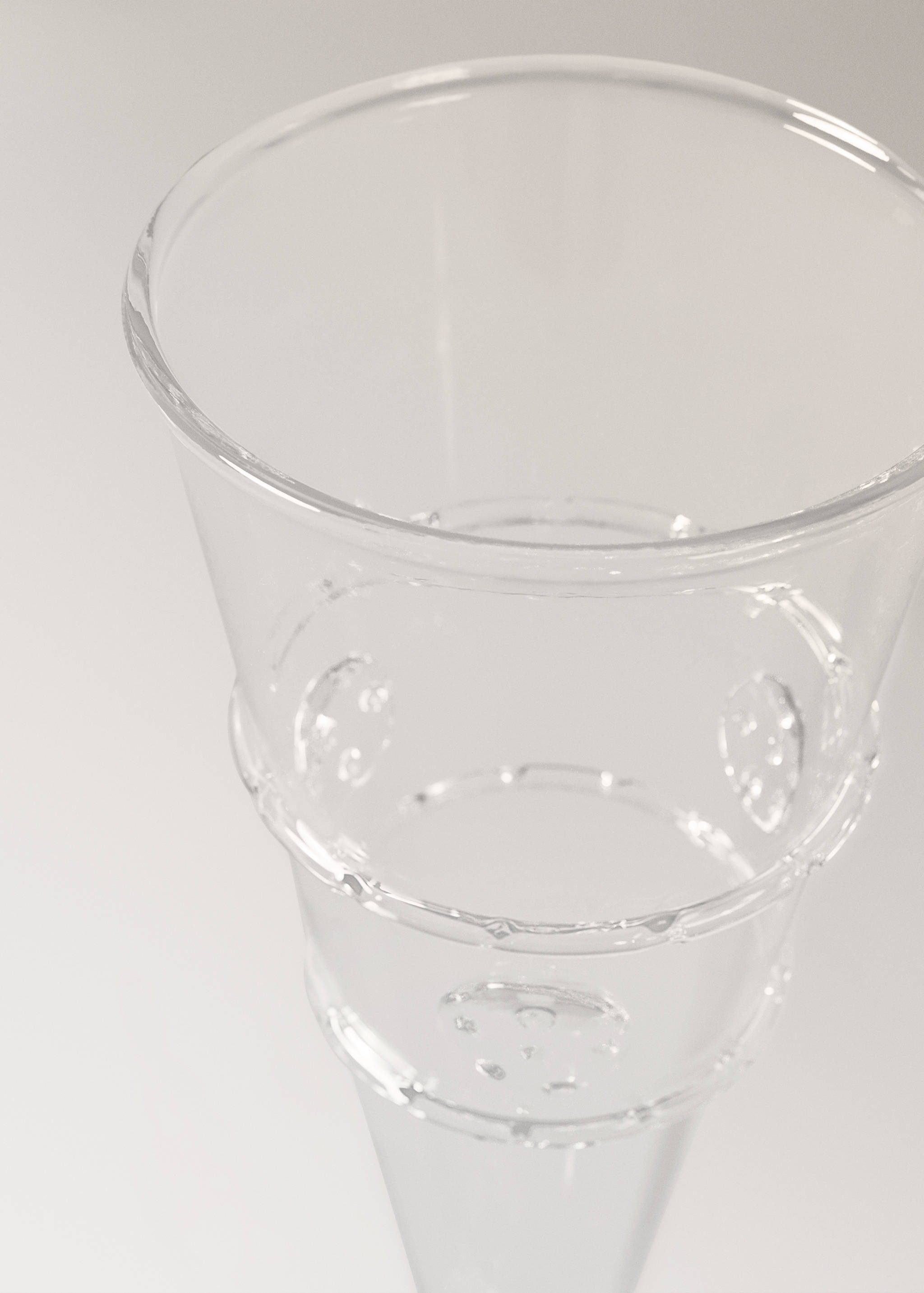 Glass flute with relief detail - Details of the article 1