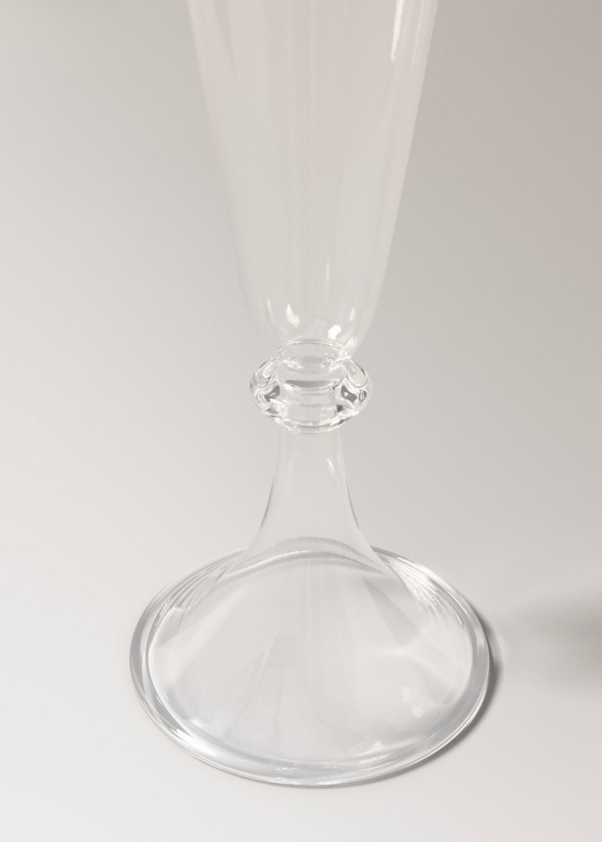 Glass flute with relief detail - Details of the article 2