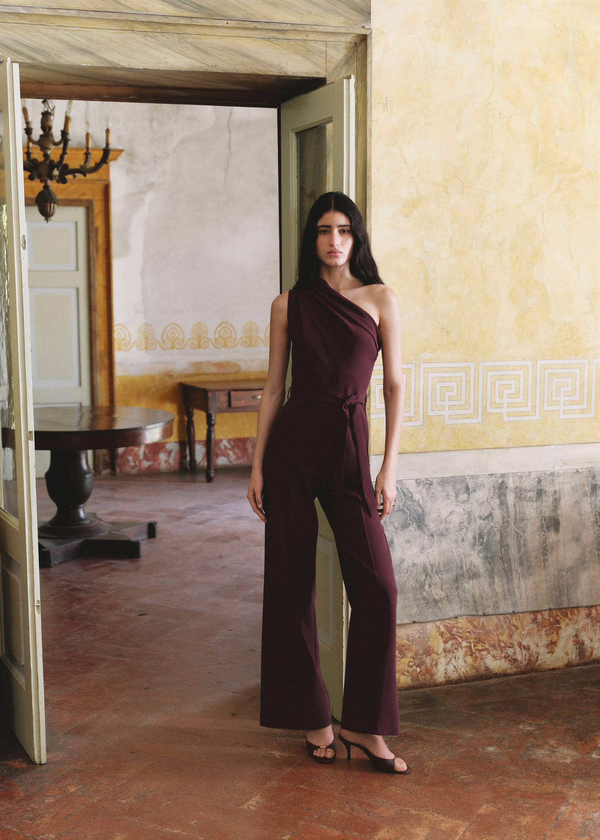 Asymmetric belt jumpsuit - General plane