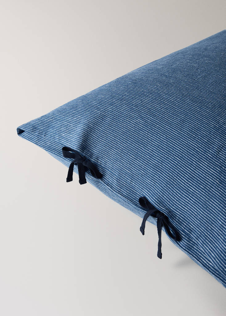 Linen and cotton striped pillowcase 60 x 60 cm — Indigo Blue