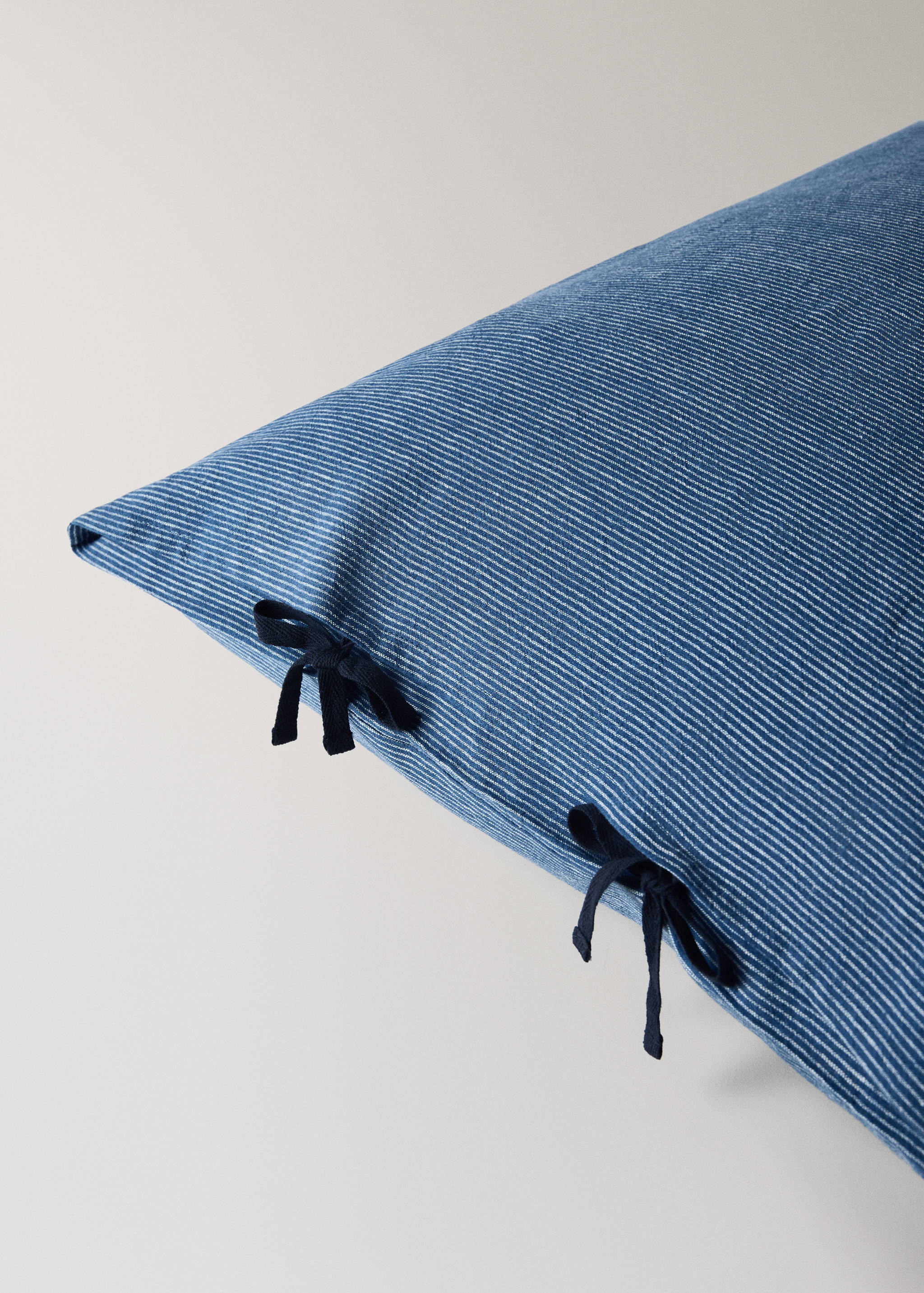 Linen and cotton striped pillowcase 60 x 60 cm - Details of the article 1
