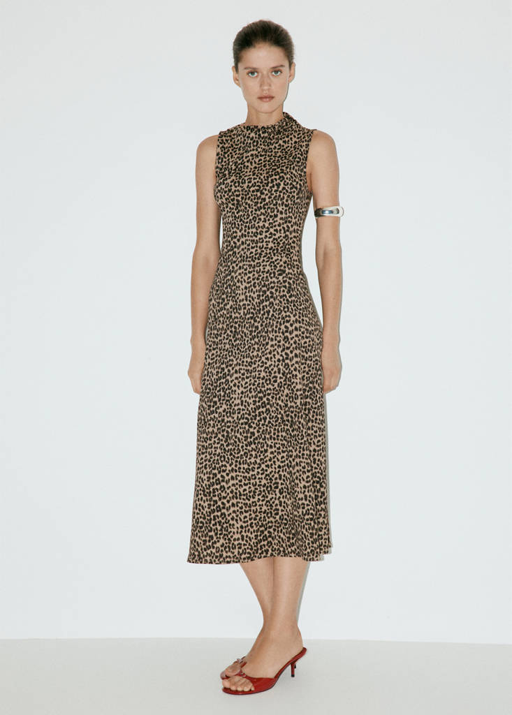 Textured dress with gathered details — Brown