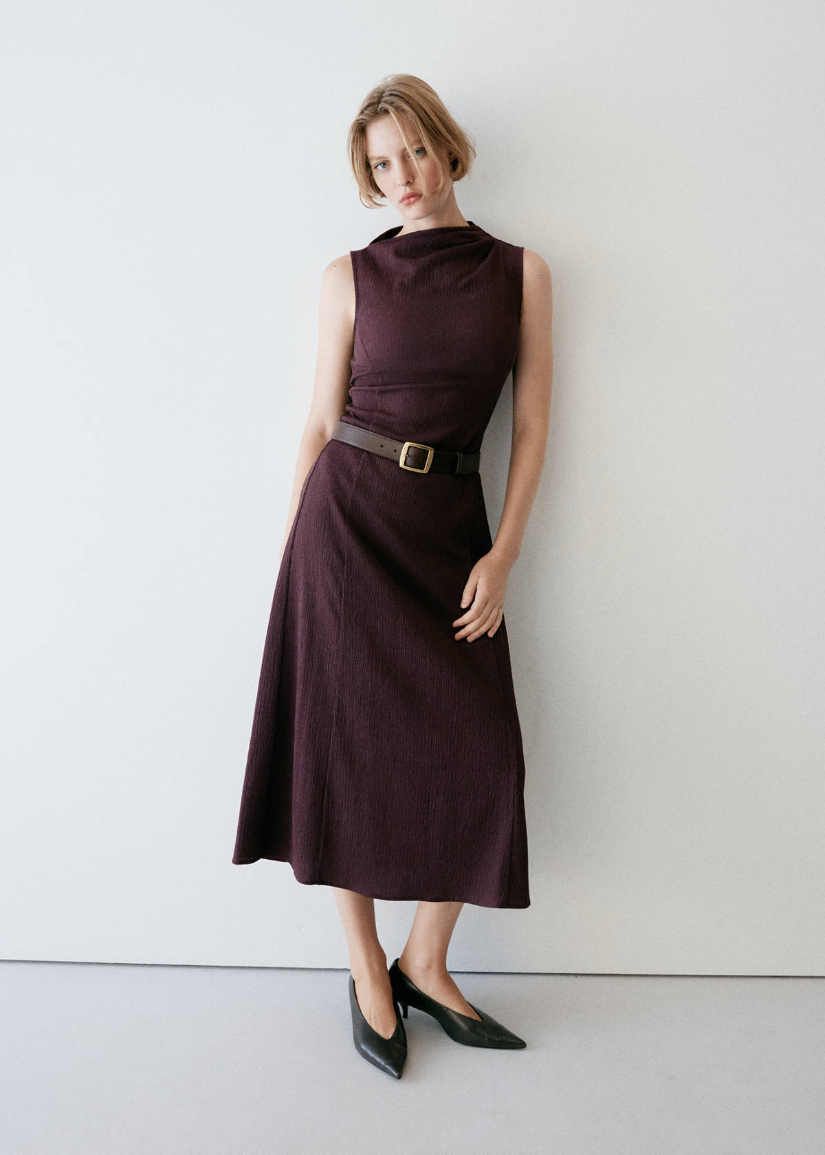 Textured dress with gathered details — Burgundy