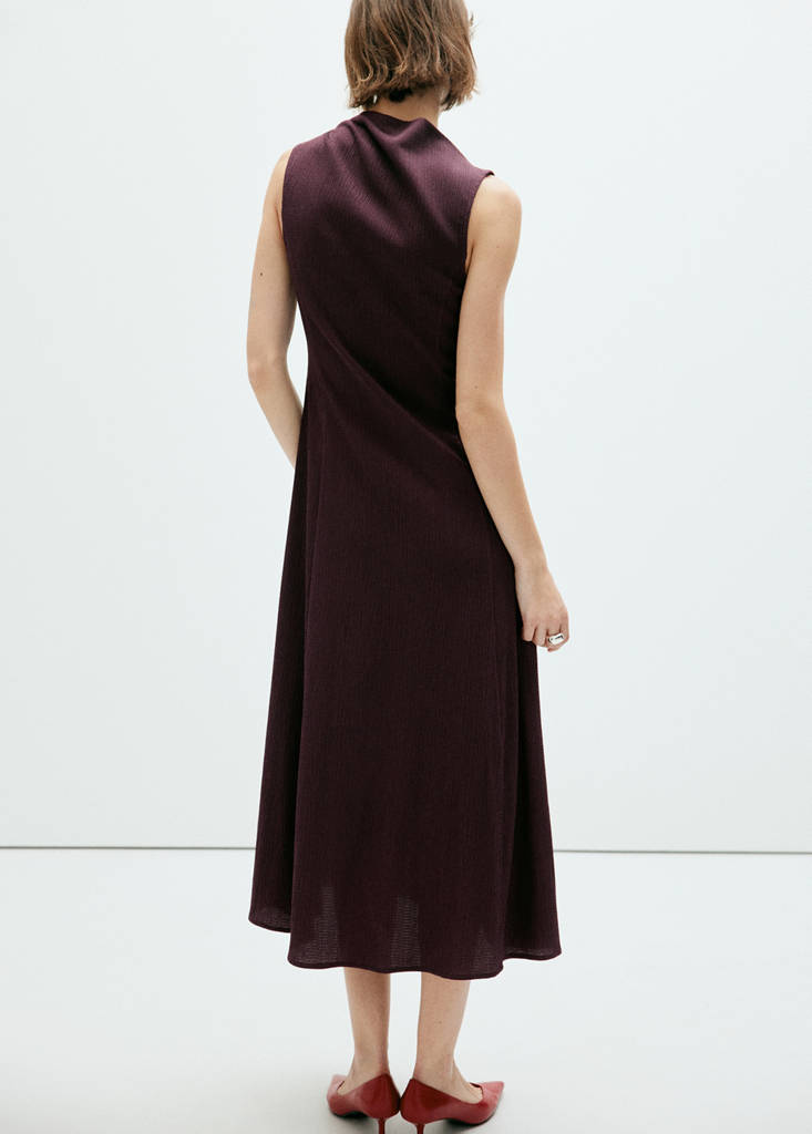 Textured dress with gathered details — Burgundy