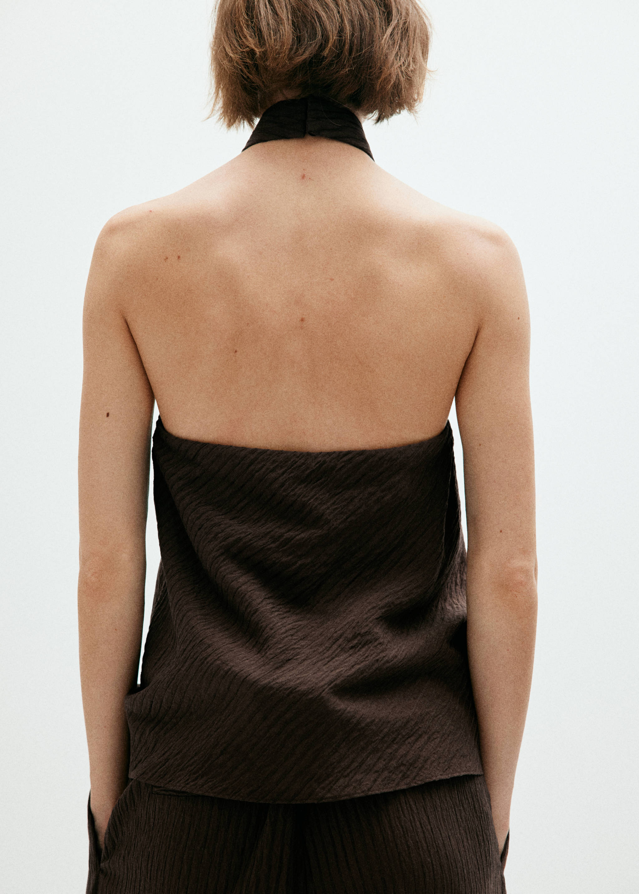 Textured halter top - Reverse of the article