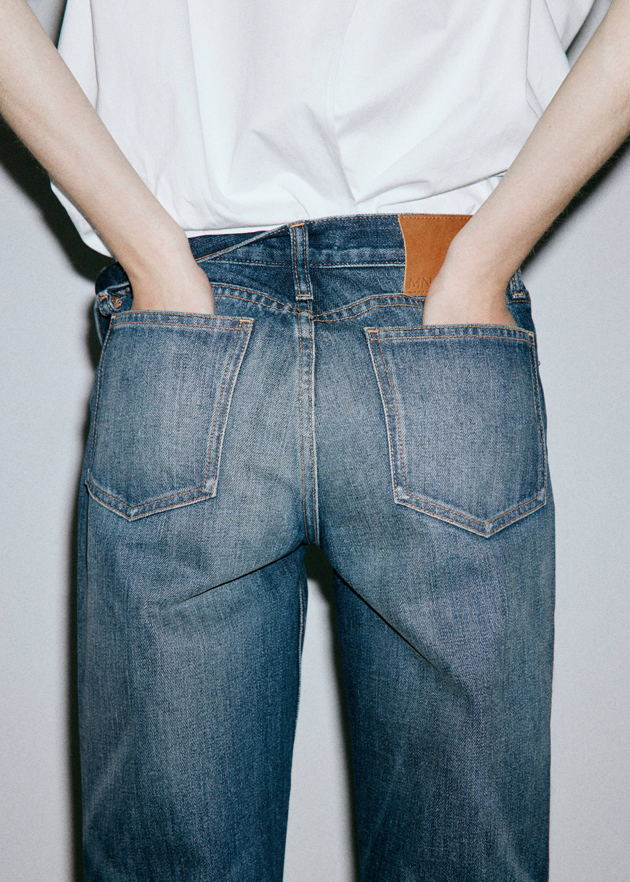Mid-rise straight jeans - Details of the article 4