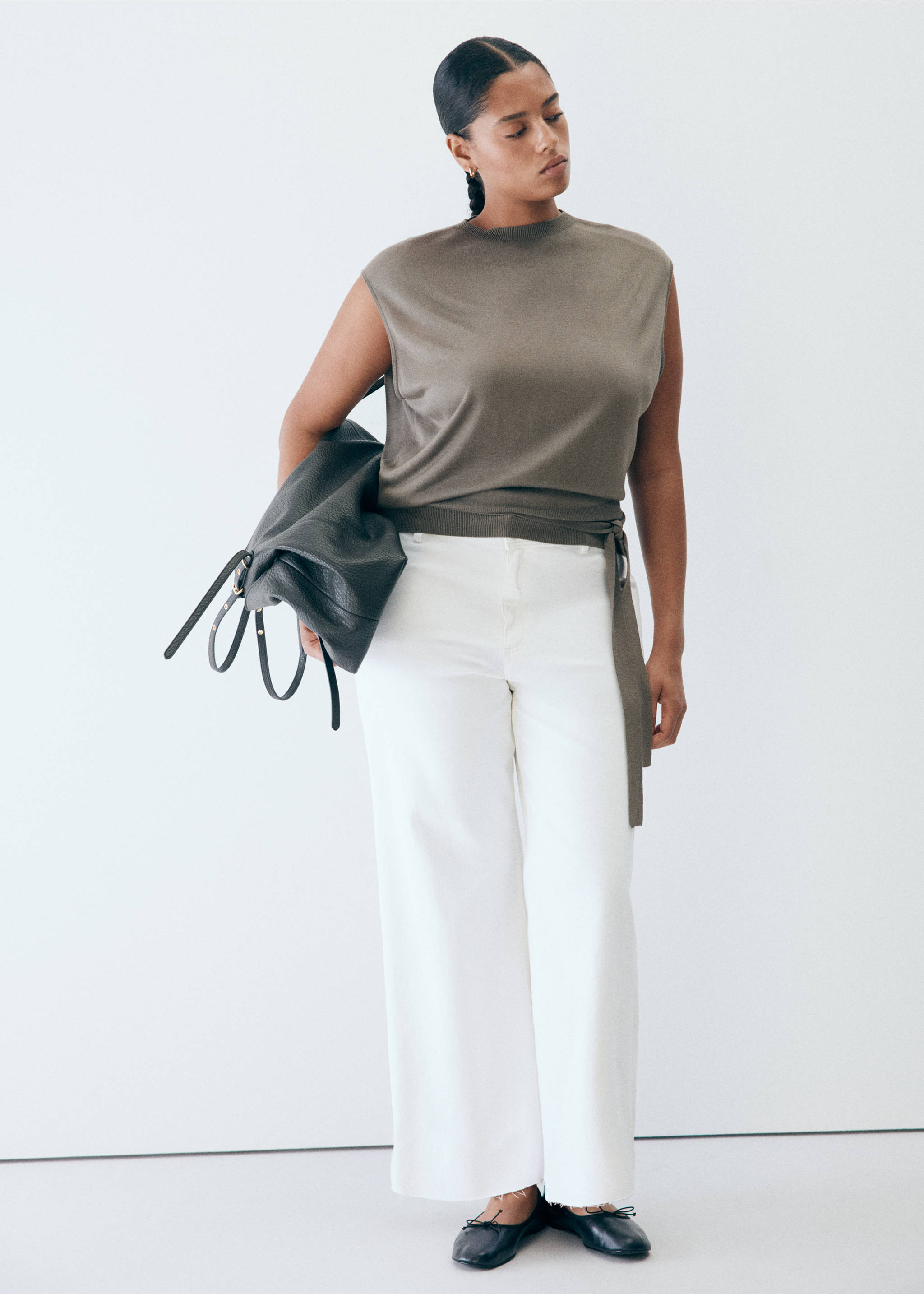 Belted knitted waistcoat - Details of the article 5, Medium Brown. Ref: 37044078-00.