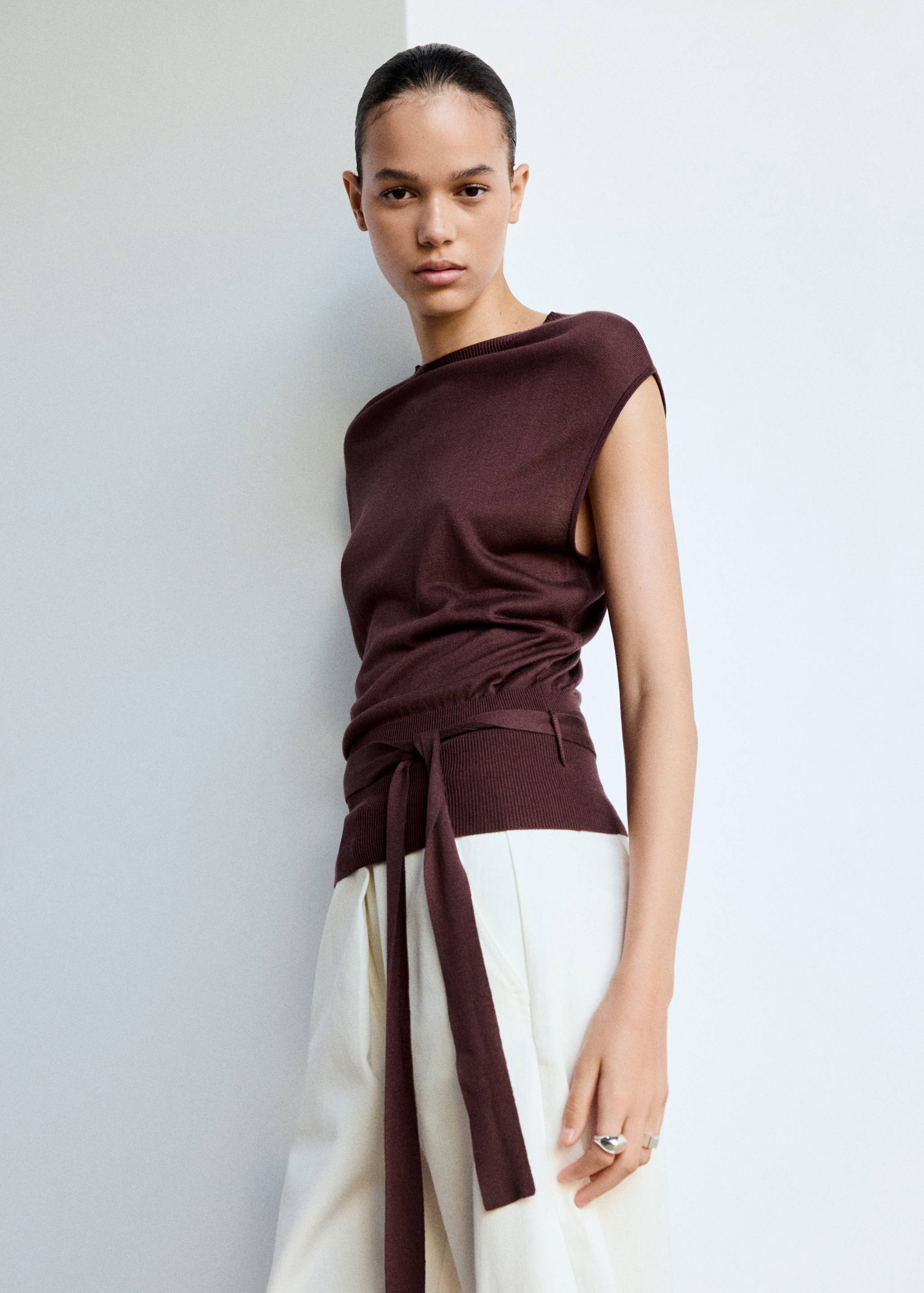 Belted knitted waistcoat - Medium plane