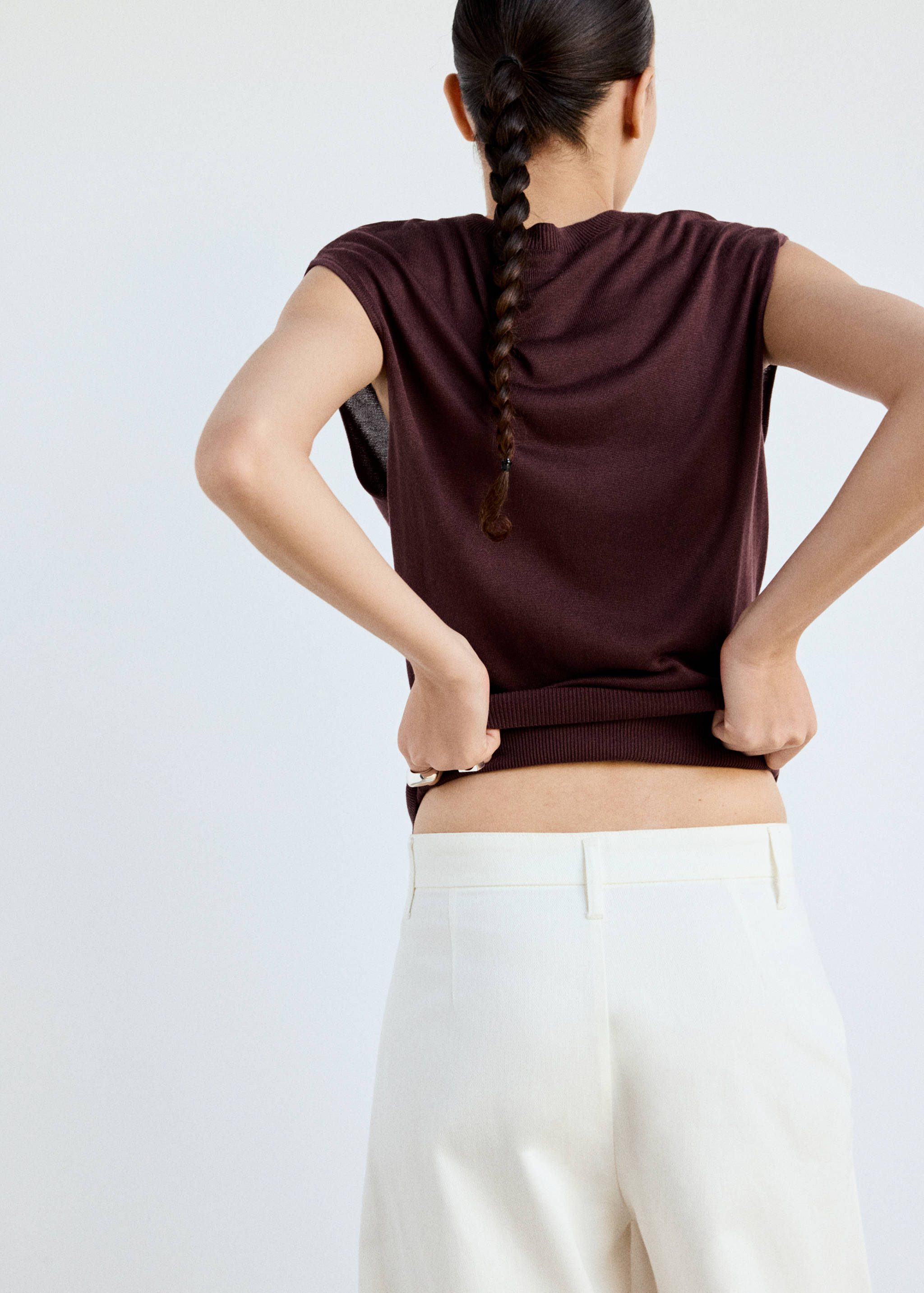 Belted knitted waistcoat - Reverse of the article