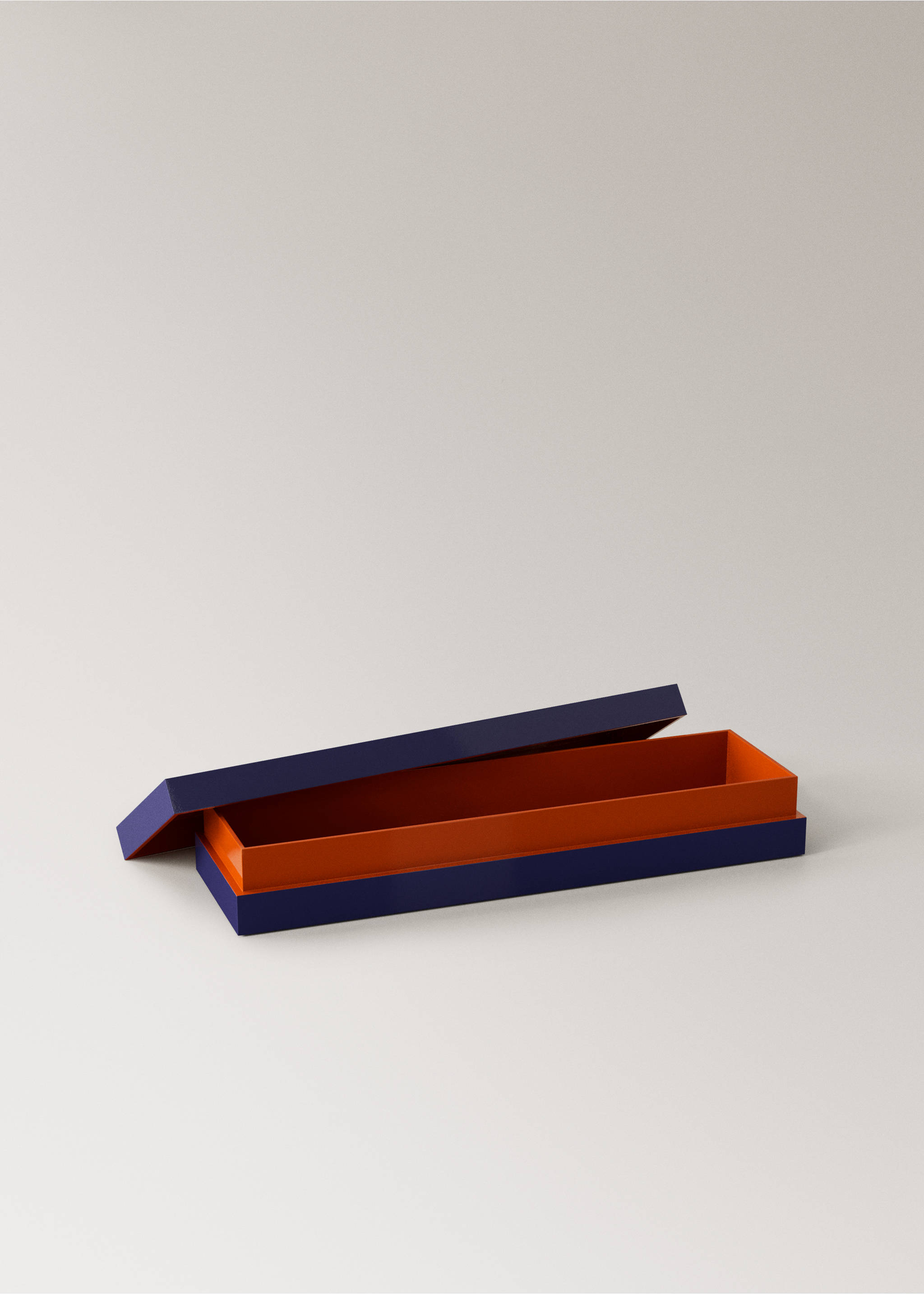 Medium-sized elongated two-tone lacquered box - Details of the article 3, Blue. Ref: 37044081-00.