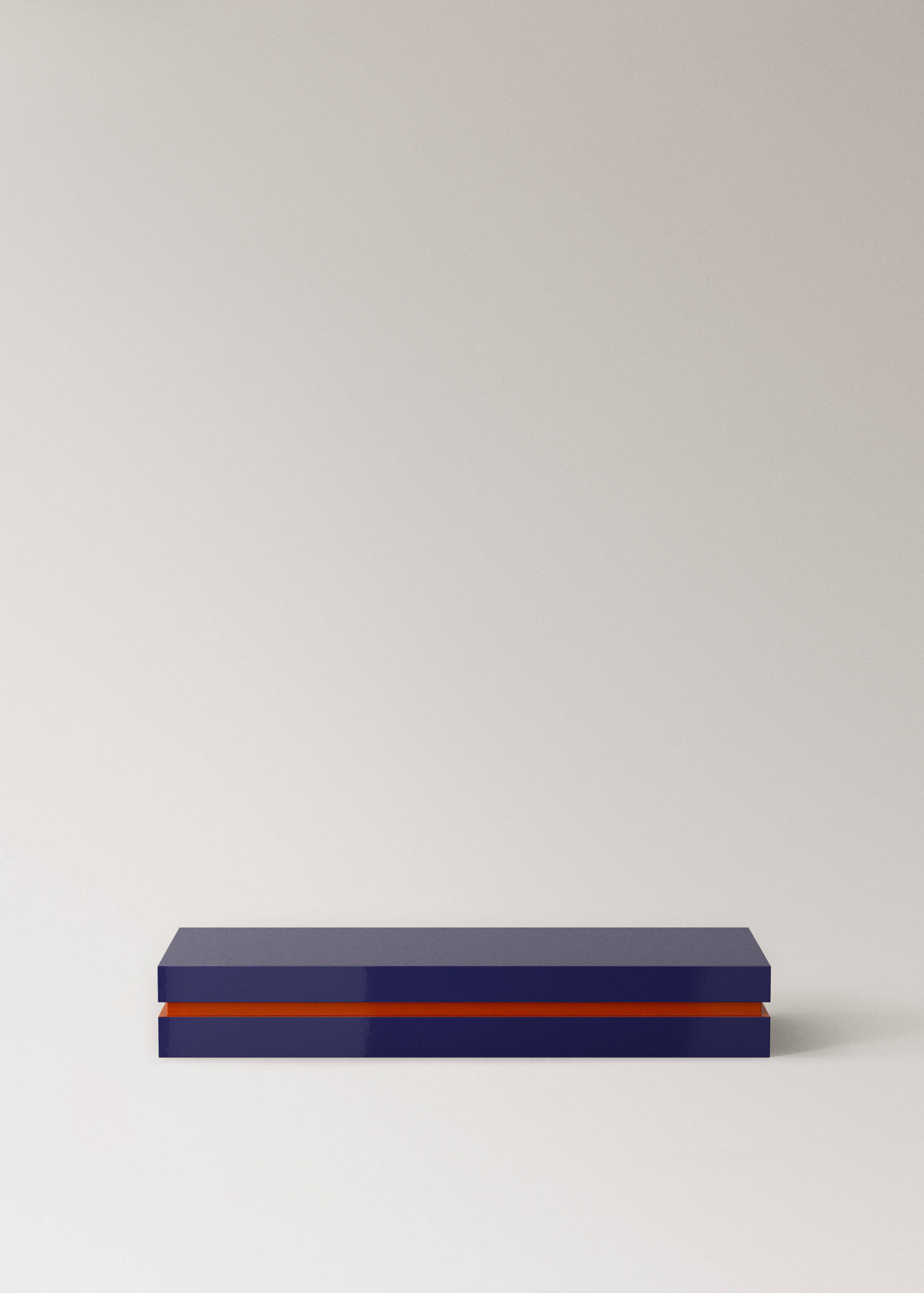 Medium-sized elongated two-tone lacquered box - Article without model