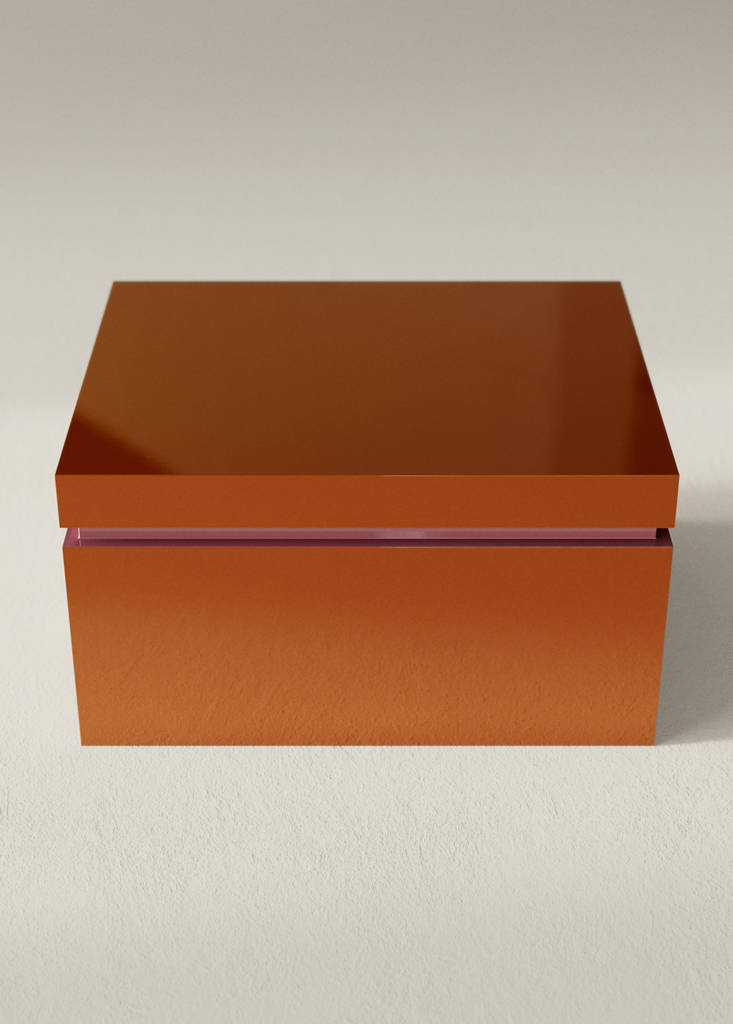 Medium-sized elongated two-tone lacquered box — Brown