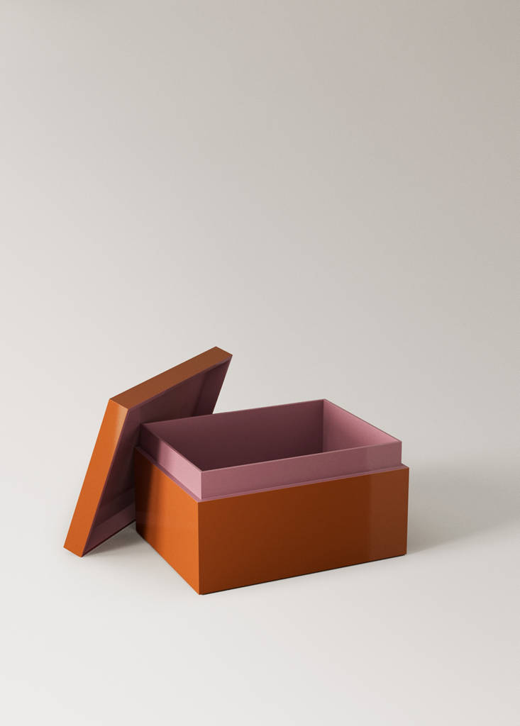 Medium-sized elongated two-tone lacquered box — Brown