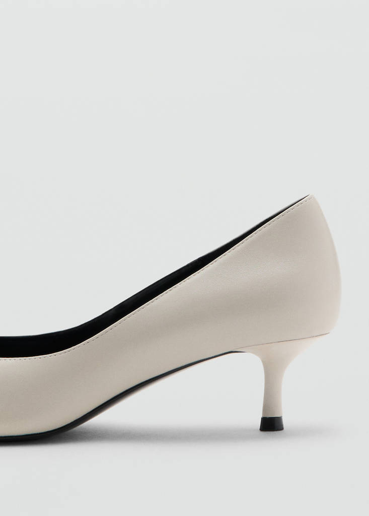 Kitten heel pointed toe shoe — Ecru