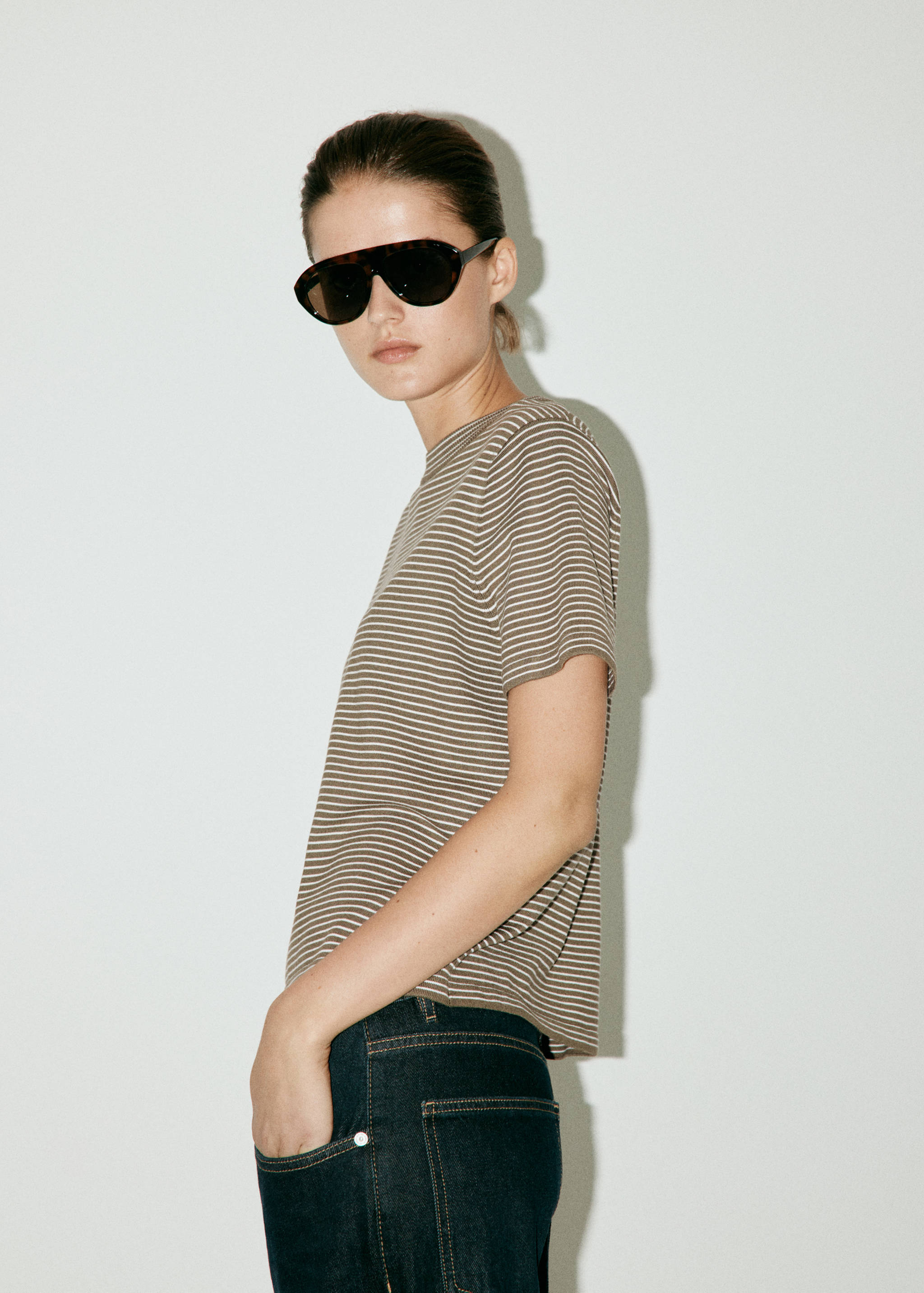 Striped fine knit sweater - Medium plane