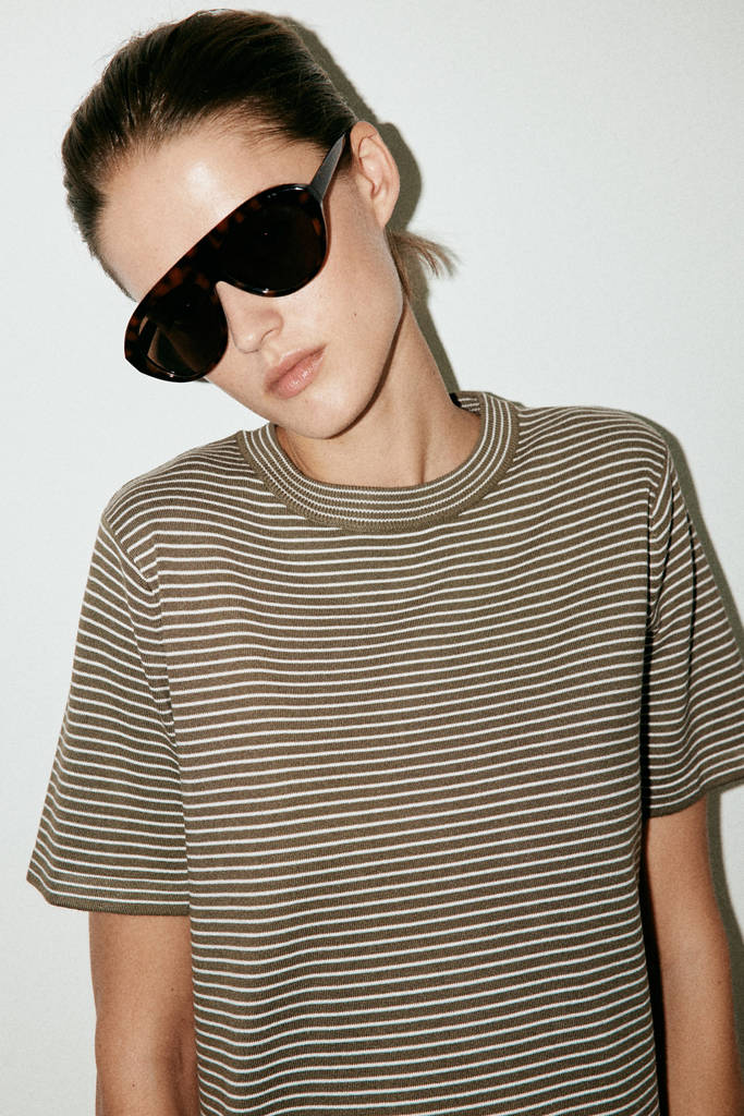 Striped fine knit sweater — Khaki