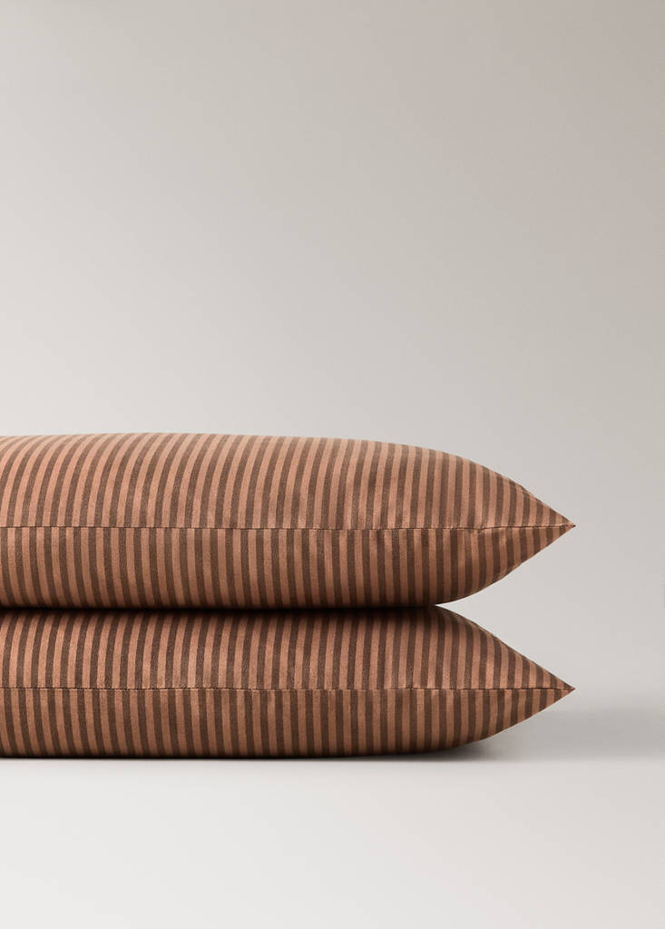 Two pillowcases in 200 thread count cotton percale with fine kodak stripe pattern 50x75 cm — Brown