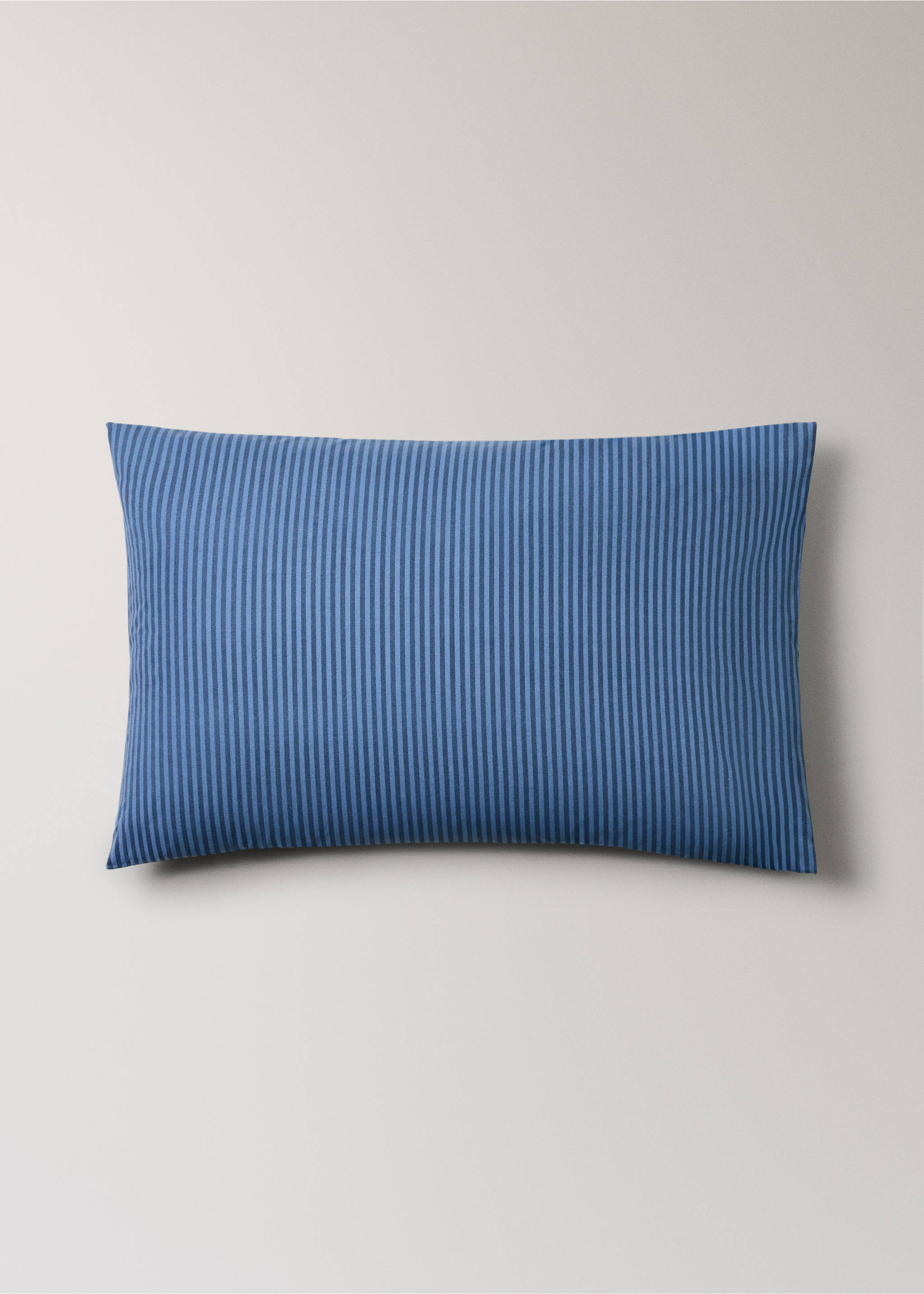 Two pillowcases in 200 thread count cotton percale with fine kodak stripe pattern 50x75 cm - Article without model, Indigo Blue. Ref: 37044100-00.