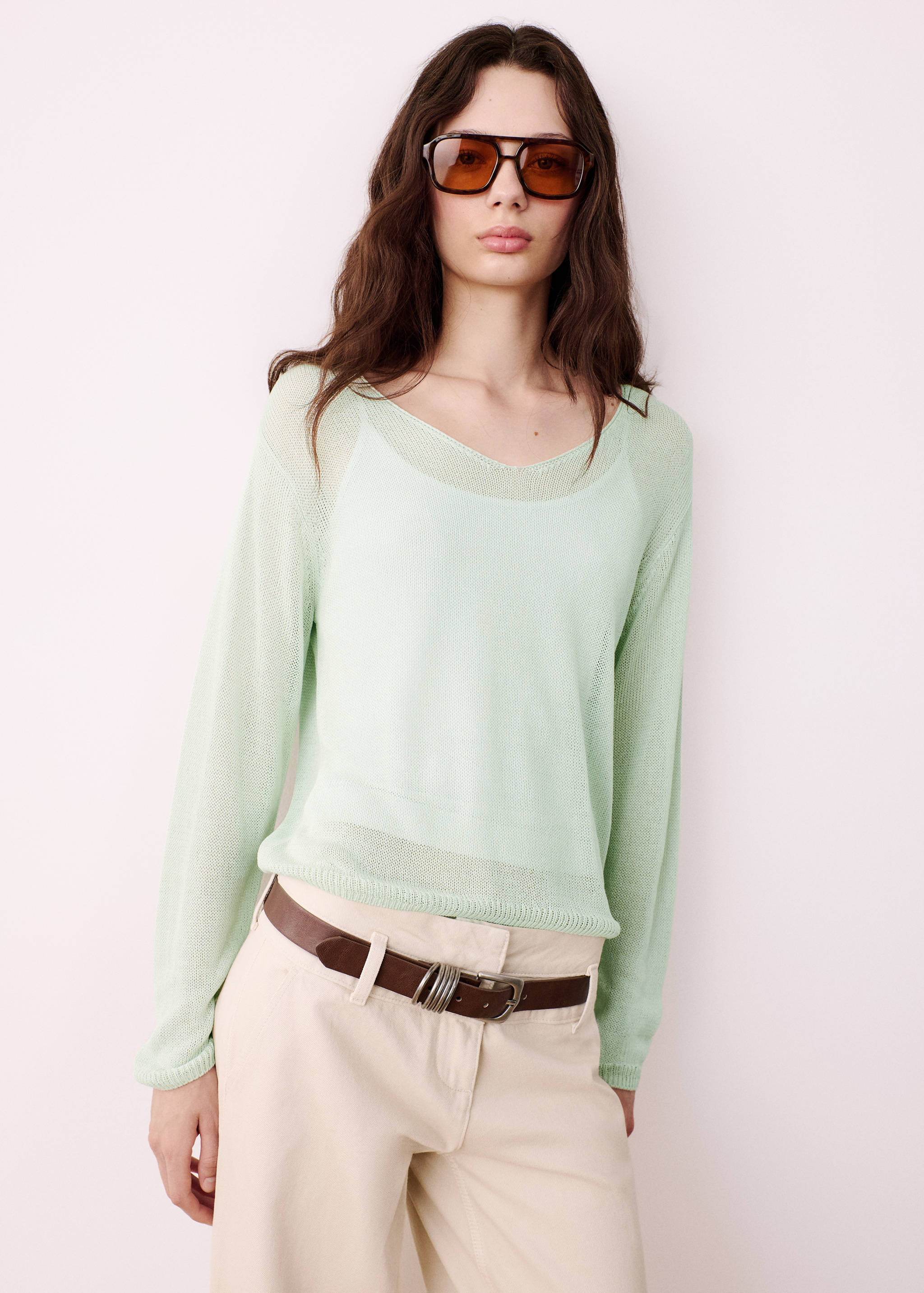 Fine-knit V-neck sweater - Medium plane