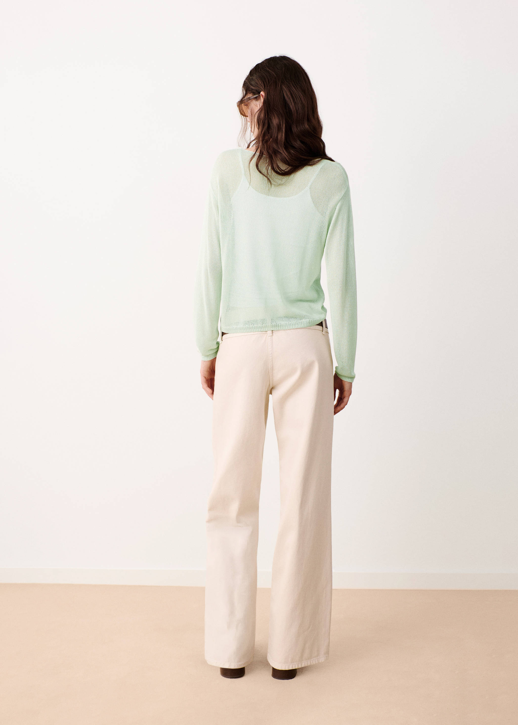 Fine-knit V-neck sweater - Reverse of the article
