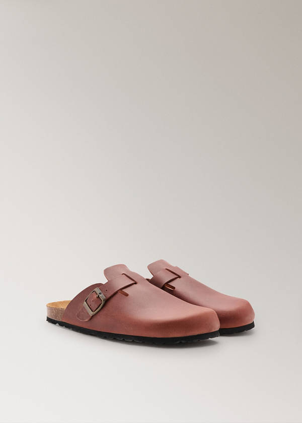 Leather clog shoes — Brown