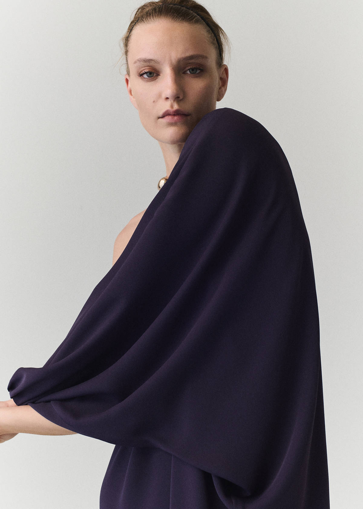 Asymmetric dress with necklace — Blue