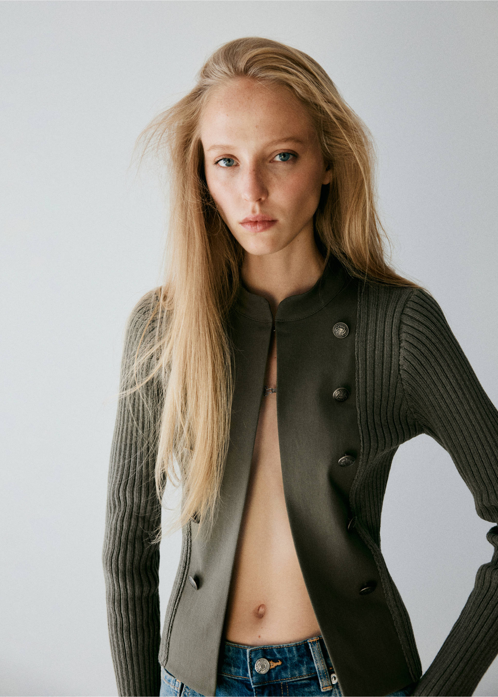 Combined knit jacket with button details - Medium plane, Khaki. Ref: 37044107-00.