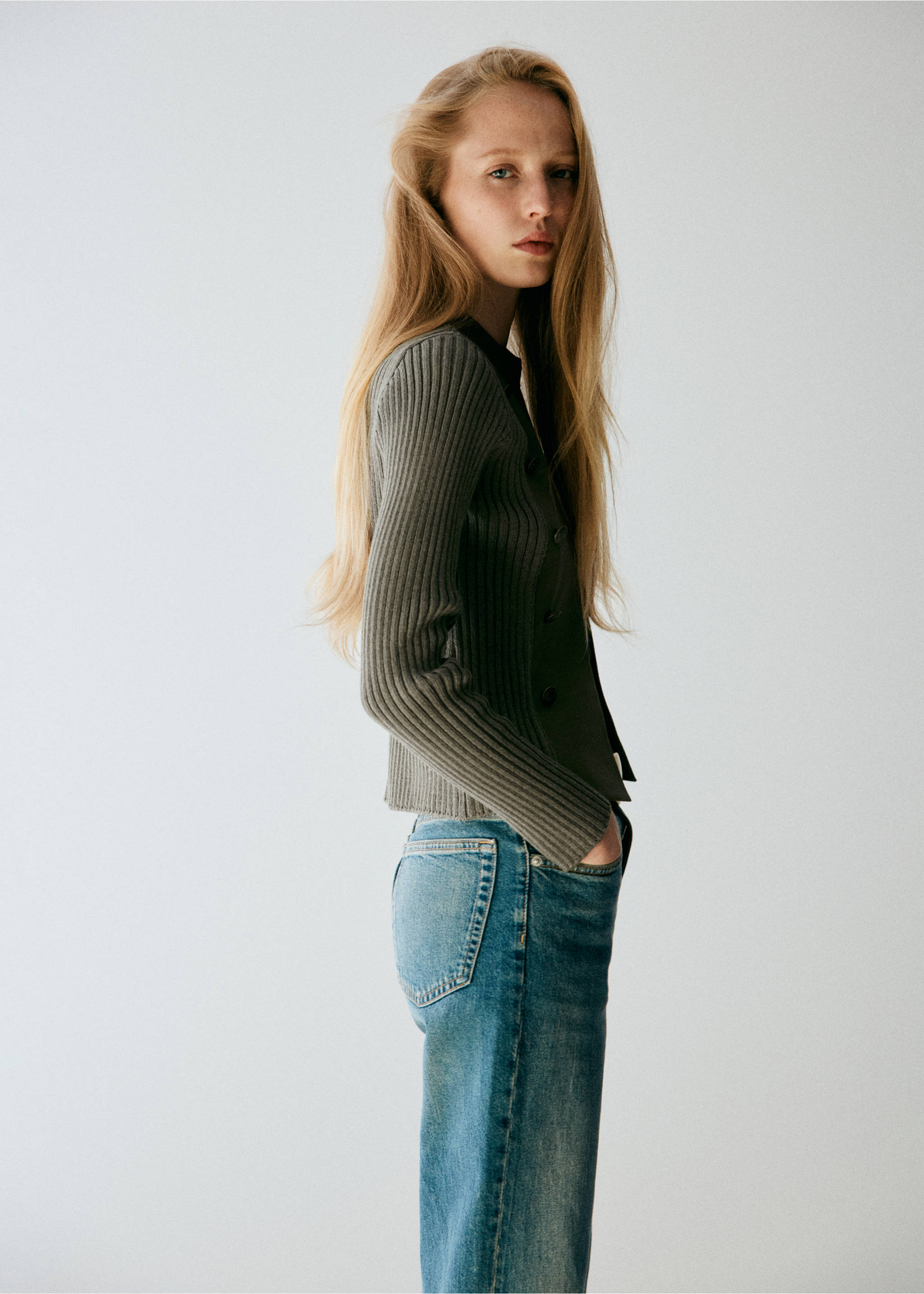 Combined knit jacket with button details - Details of the article 3, Khaki. Ref: 37044107-00.