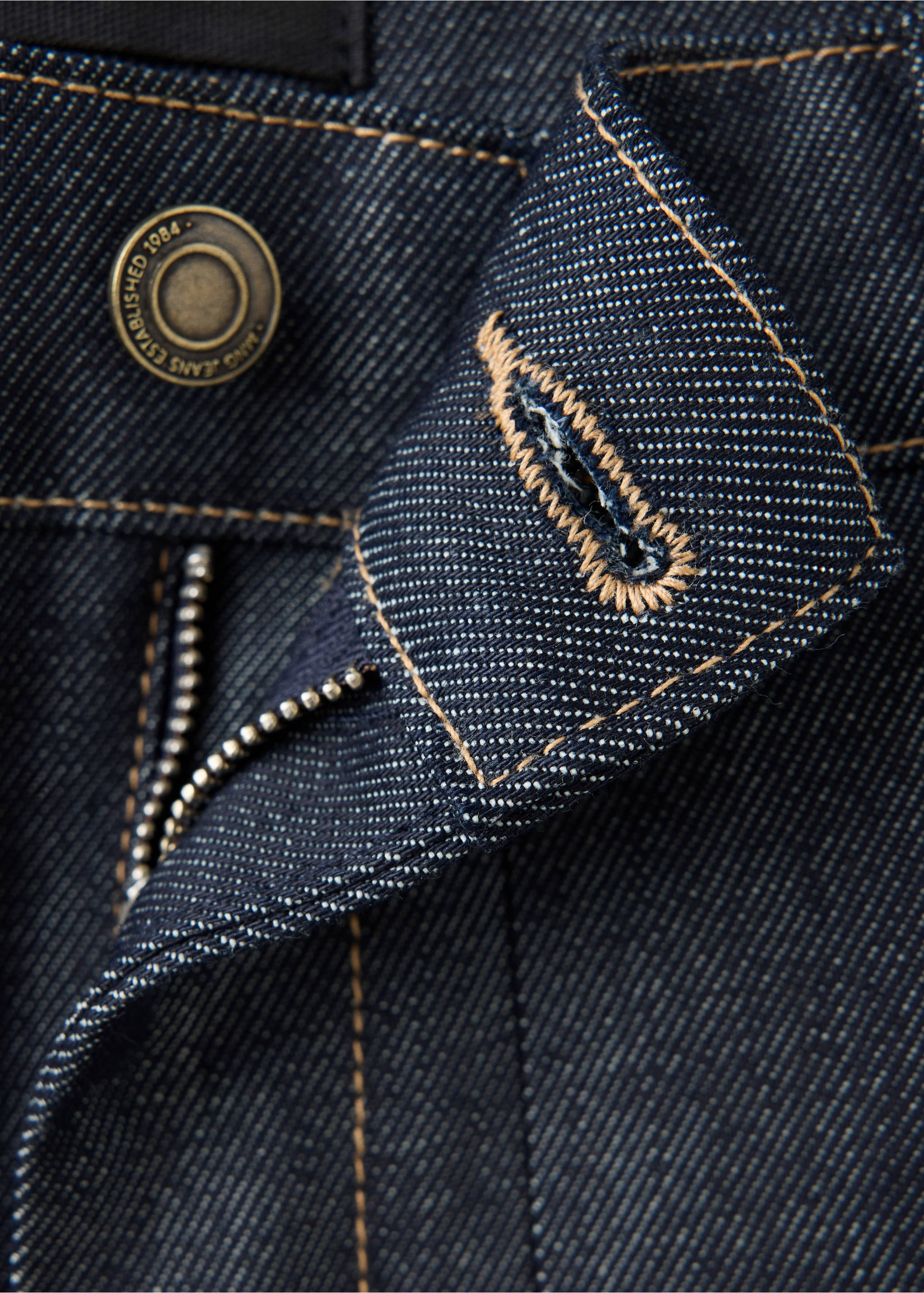 Pleated denim skirt - Details of the article 8, Open Blue. Ref: 37044110-00.