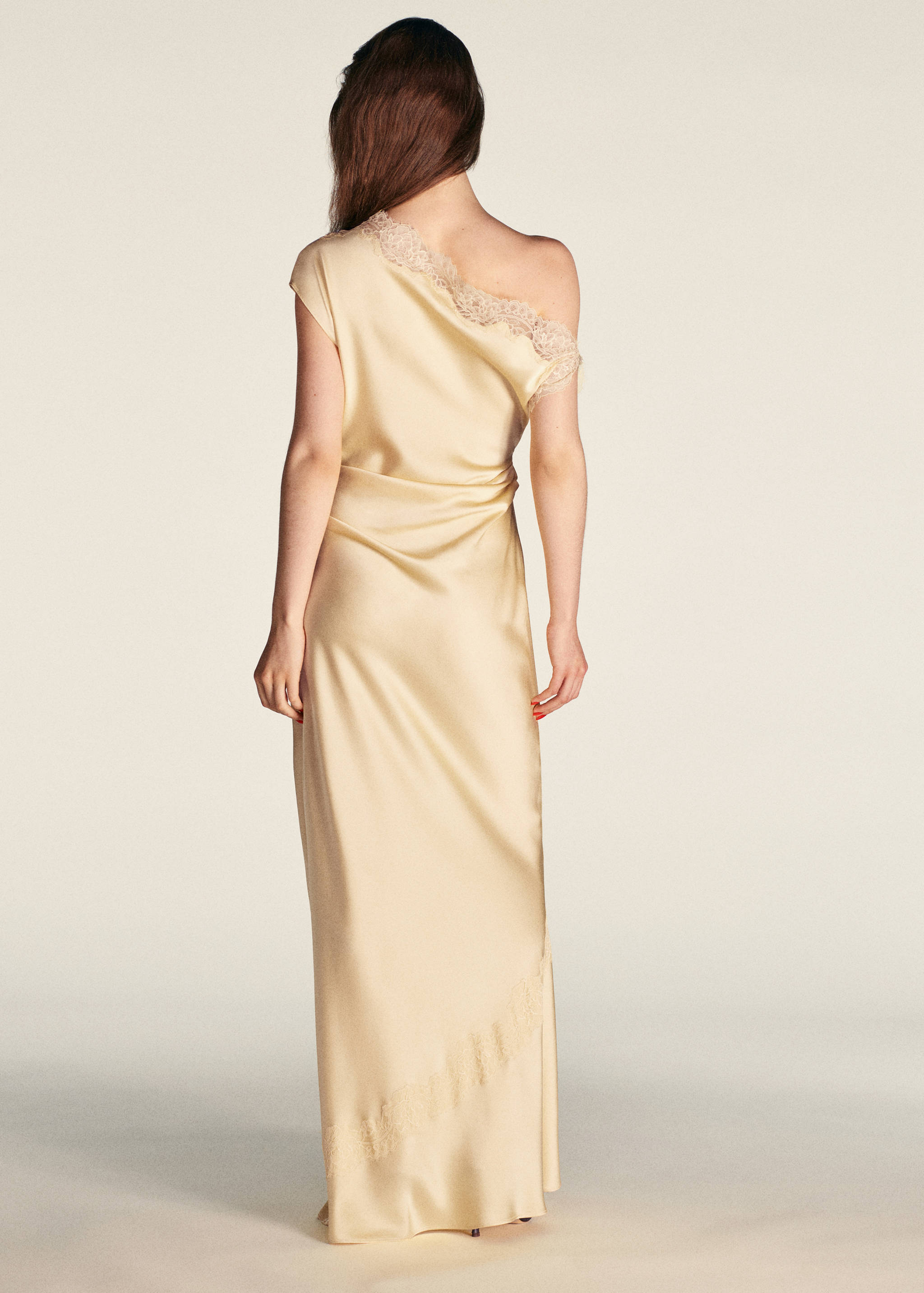Robe asymétrique satinée détails dentelle - Verso de l’article