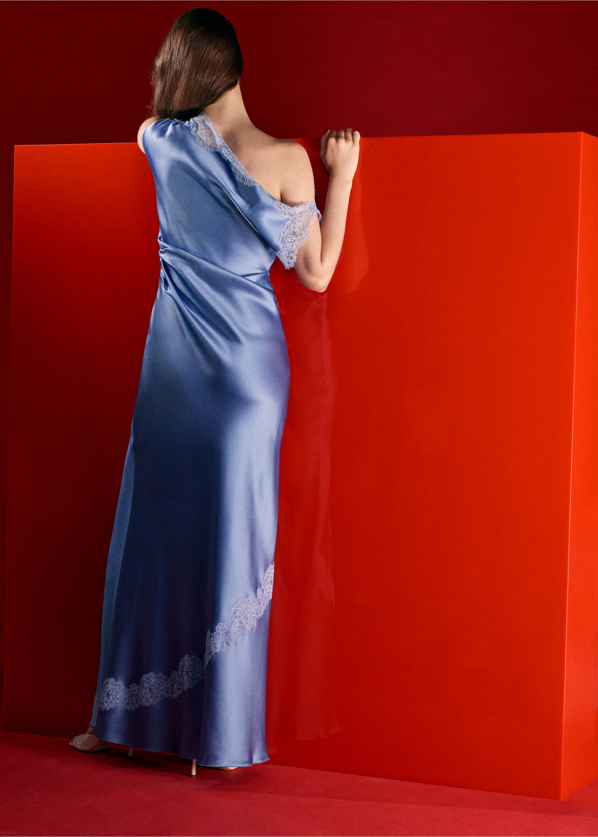 Asymmetric satin dress with lace details - Reverse of the article, Sky Blue. Ref: 37044117-00.