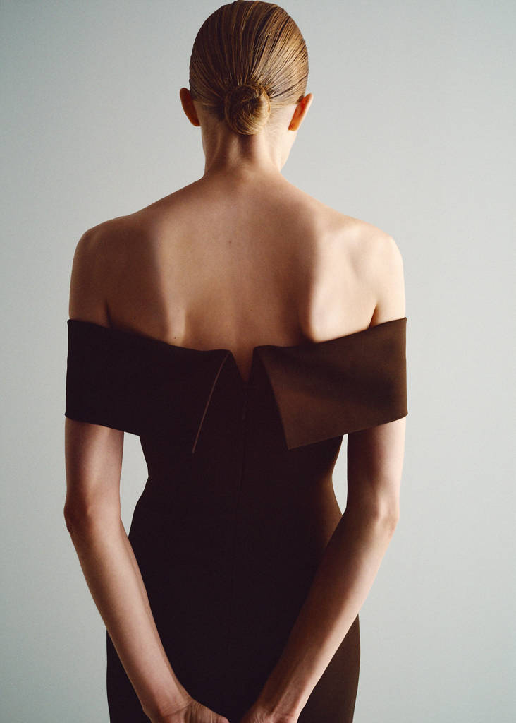 Off-the-shoulder dress with slit detail — Brown