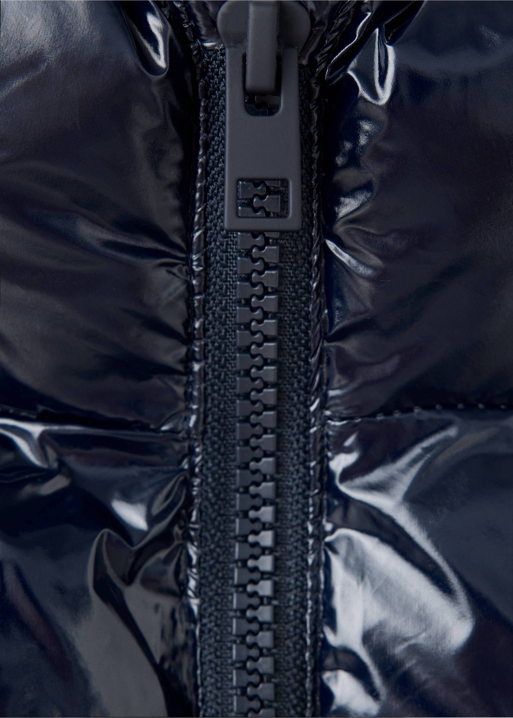 Shiny quilted gilet - Details of the article 8, Navy. Ref: 37044402-00.