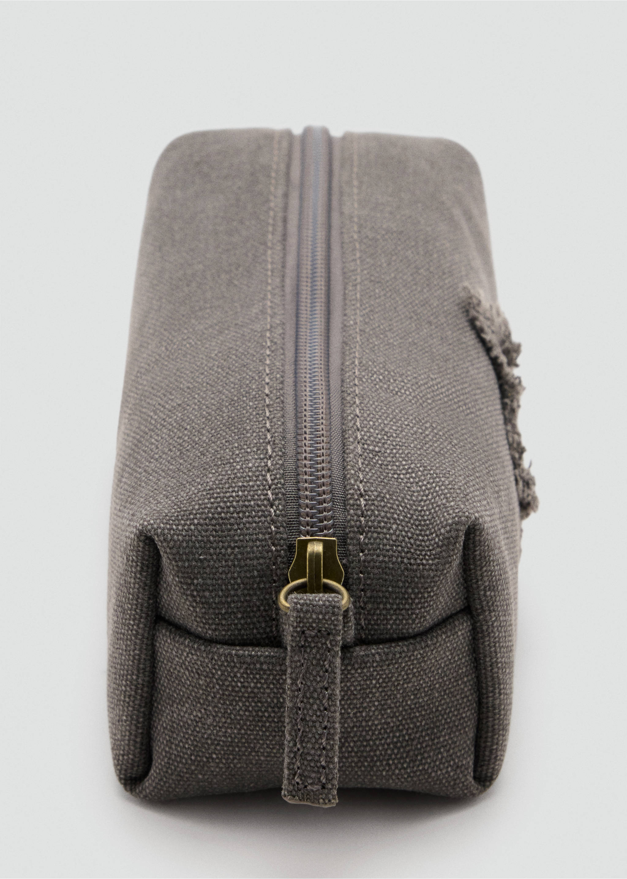 Embroidered star-studded pouch - Details of the article 1, Light Heather Grey. Ref: 37044414-00.