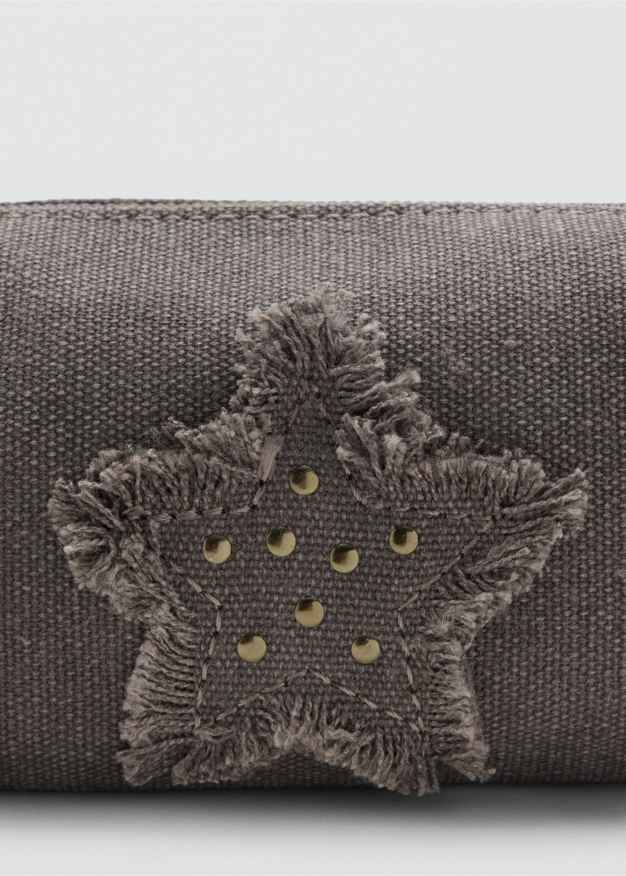 Embroidered star-studded pouch - Details of the article 2, Light Heather Grey. Ref: 37044414-00.