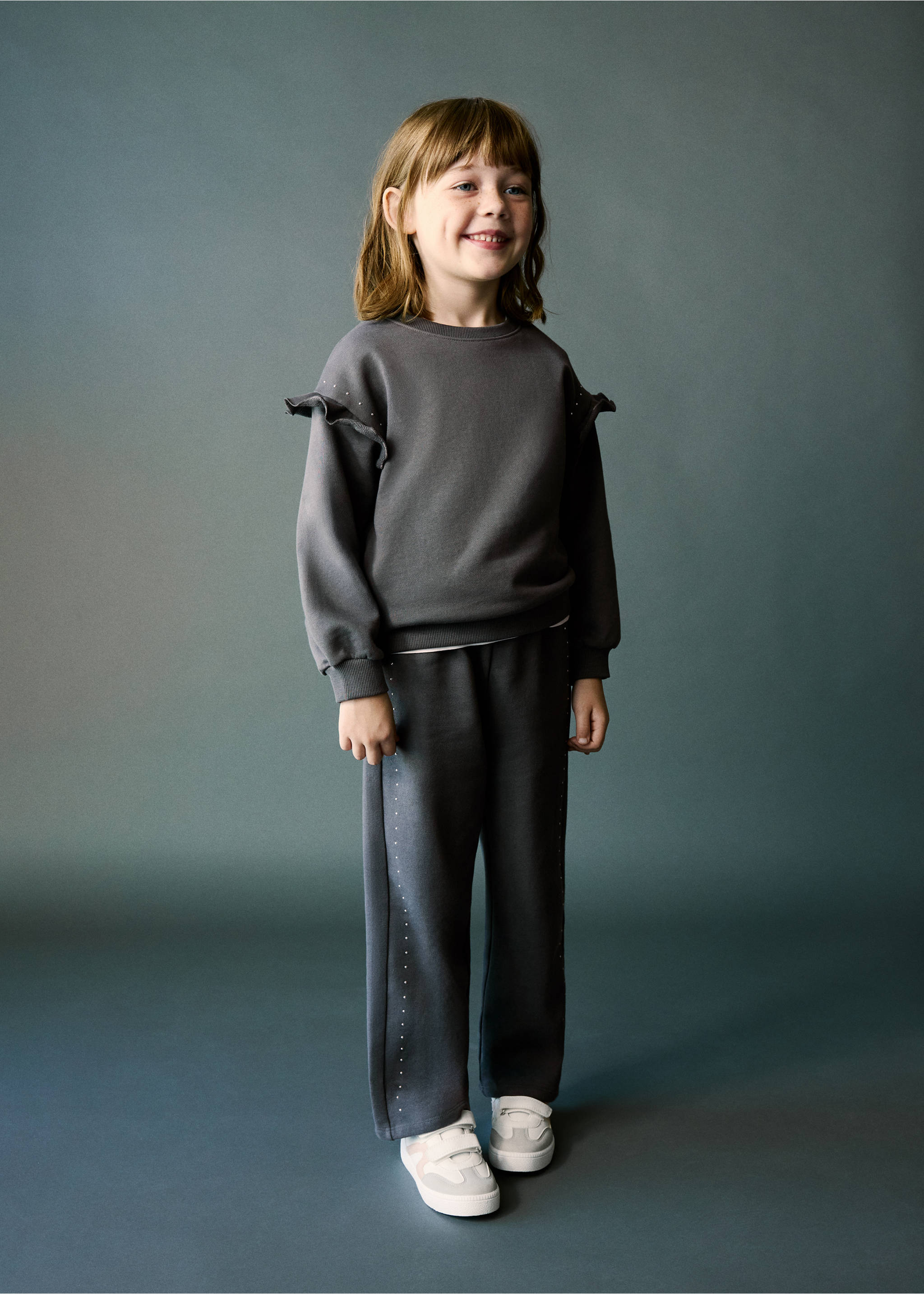 Sweat coton détail clous - Plan général, Gris anthracite. Ref: 37044431-00.