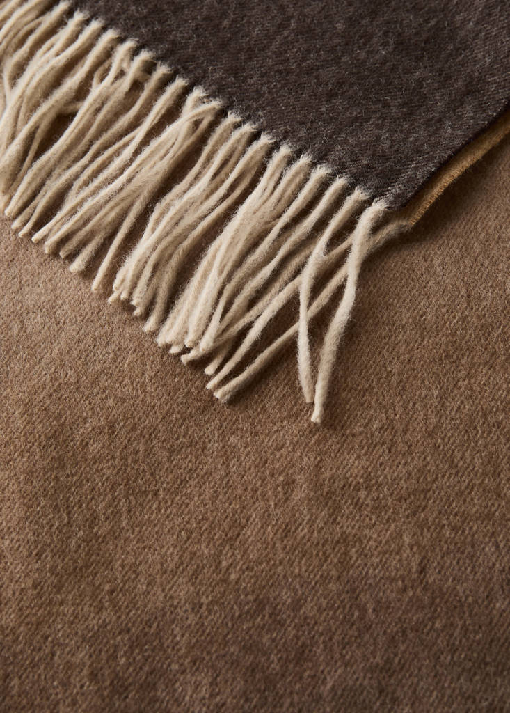 Wool blanket with a gradient effect and fringe detail — Ochre