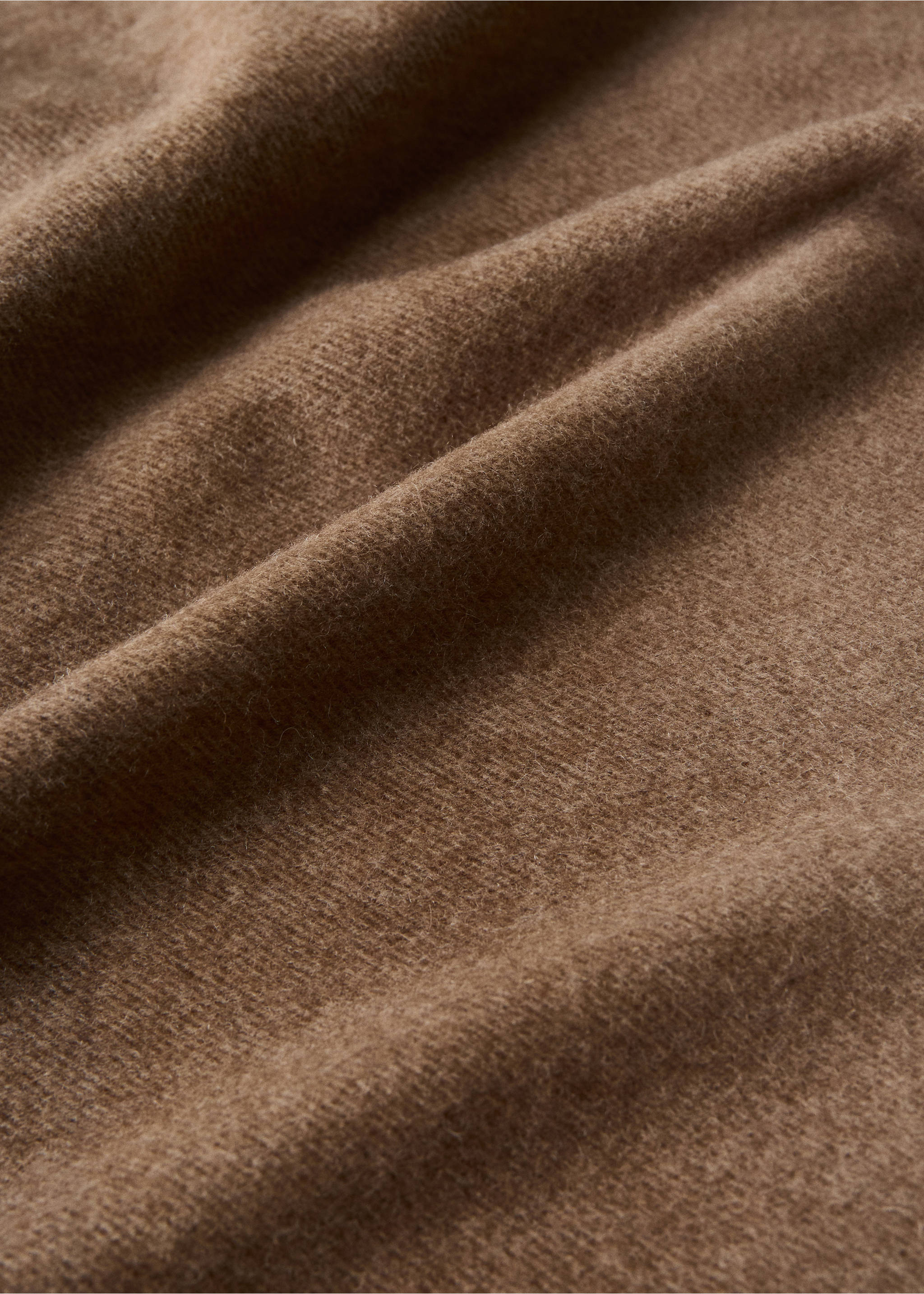 Wool blanket with a gradient effect and fringe detail - Details of the article 2, Ochre. Ref: 37044439-00.