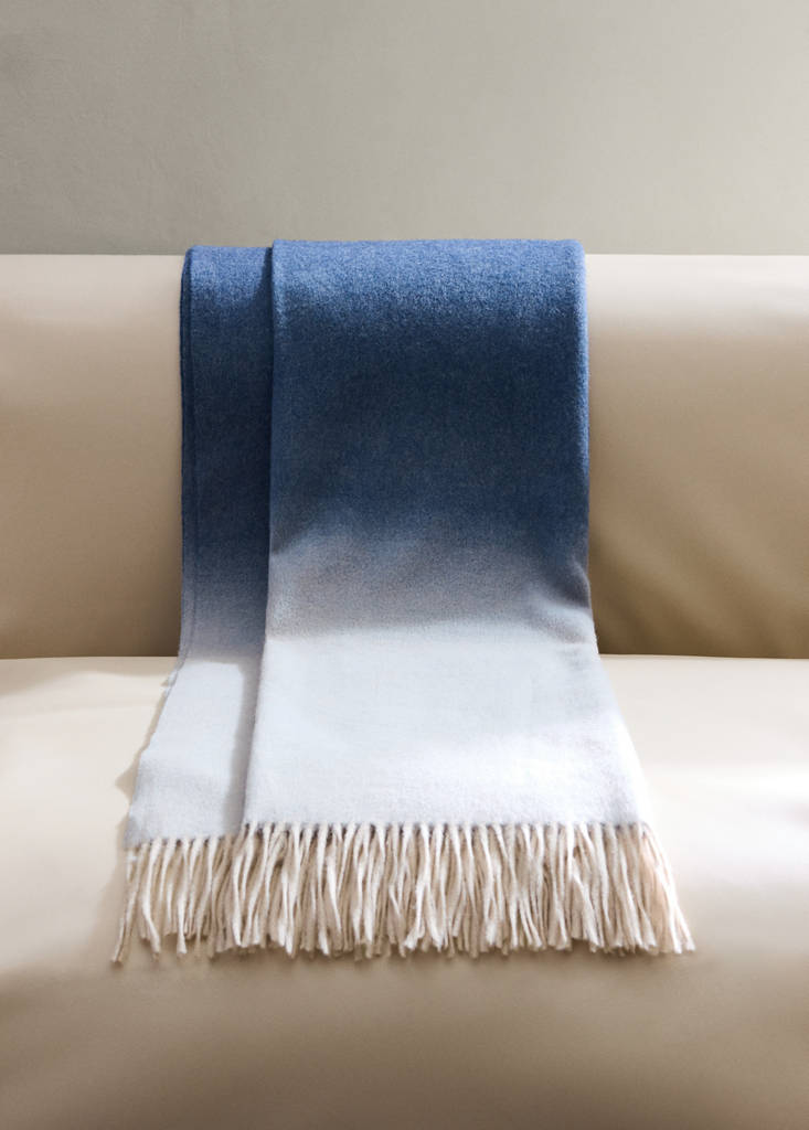 Wool blanket with a gradient effect and fringe detail — Dark Red
