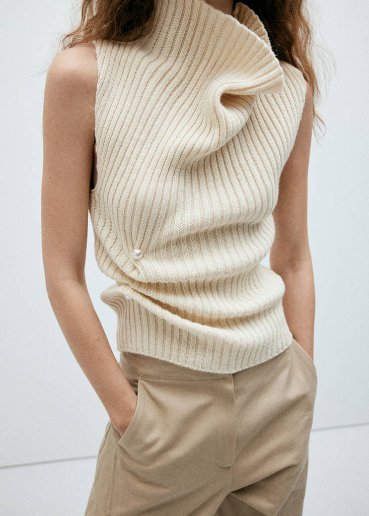 Pearl brooch — Gold