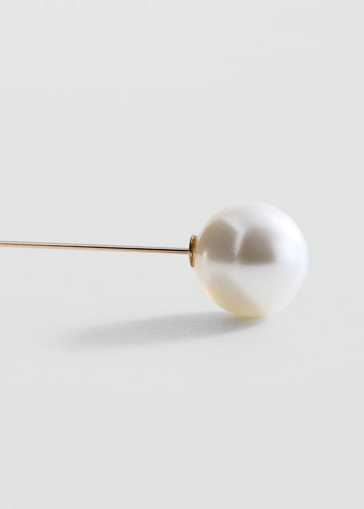 Pearl brooch — Gold