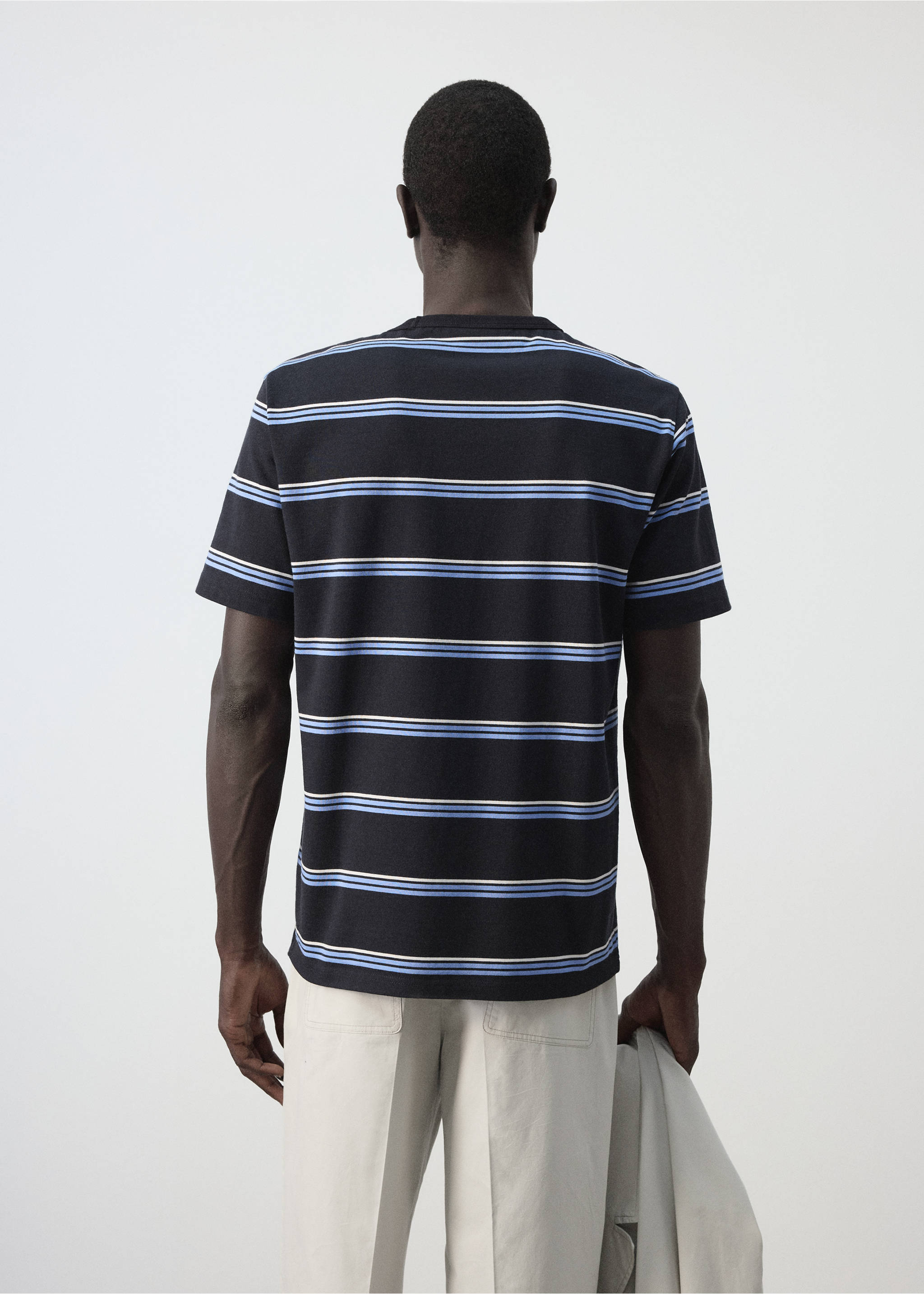 Gestreiftes T-Shirt aus 100 % Baumwolle - Rückseite des Artikels, Schwarz. Ref: 37044470-00.