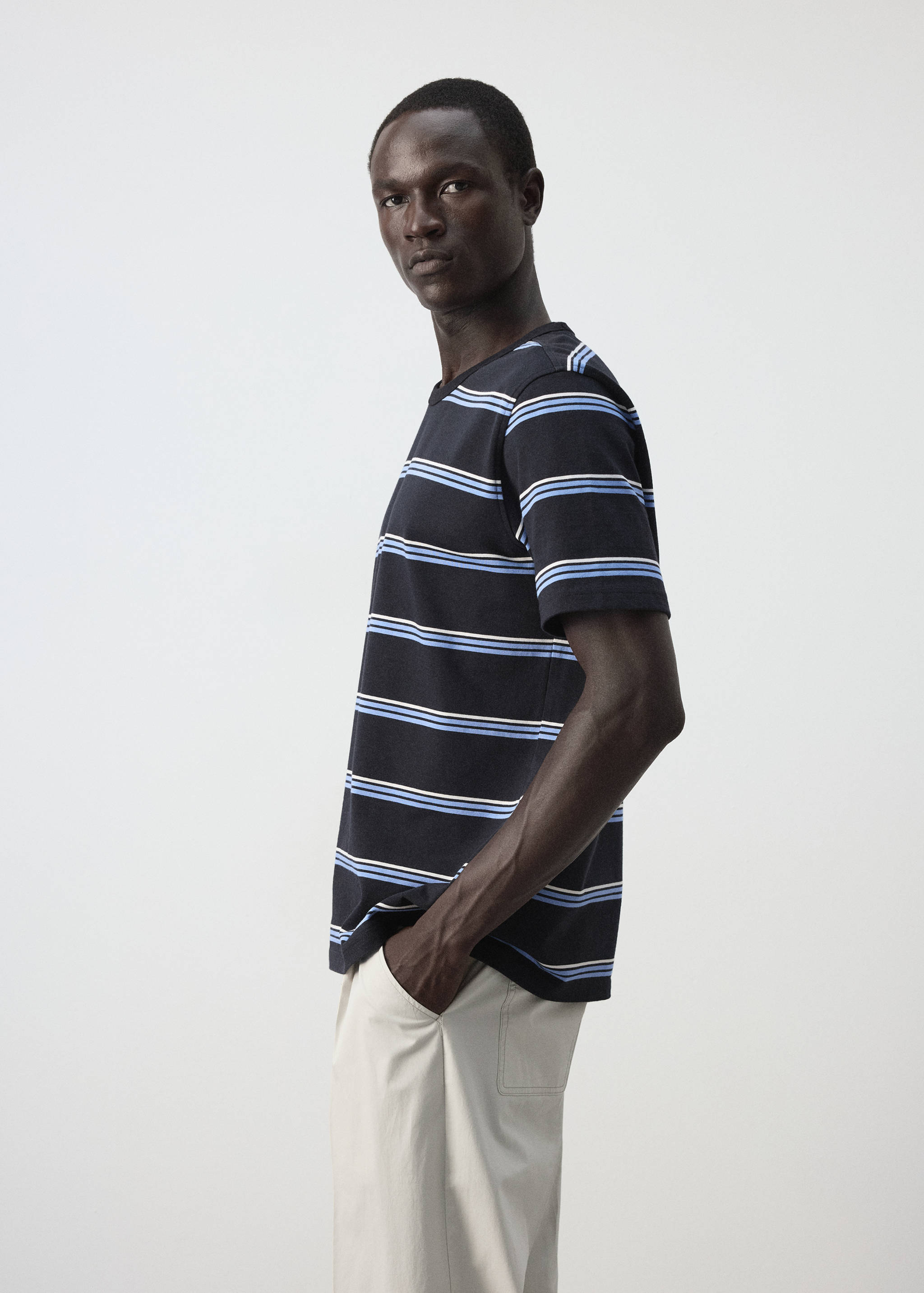 Gestreiftes T-Shirt aus 100 % Baumwolle - Detail des Artikels 2