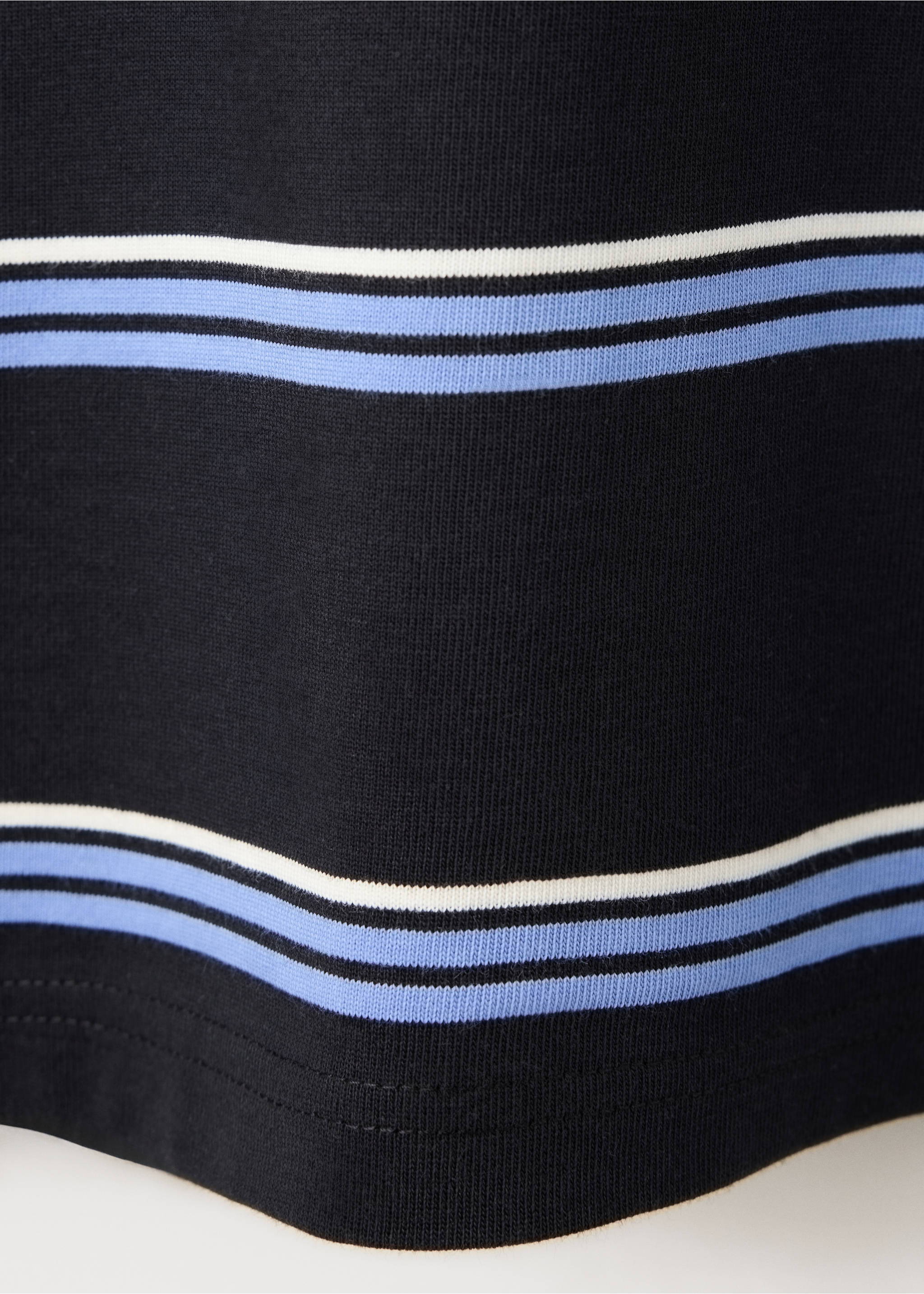 Gestreiftes T-Shirt aus 100 % Baumwolle - Detail des Artikels 0, Schwarz. Ref: 37044470-00.
