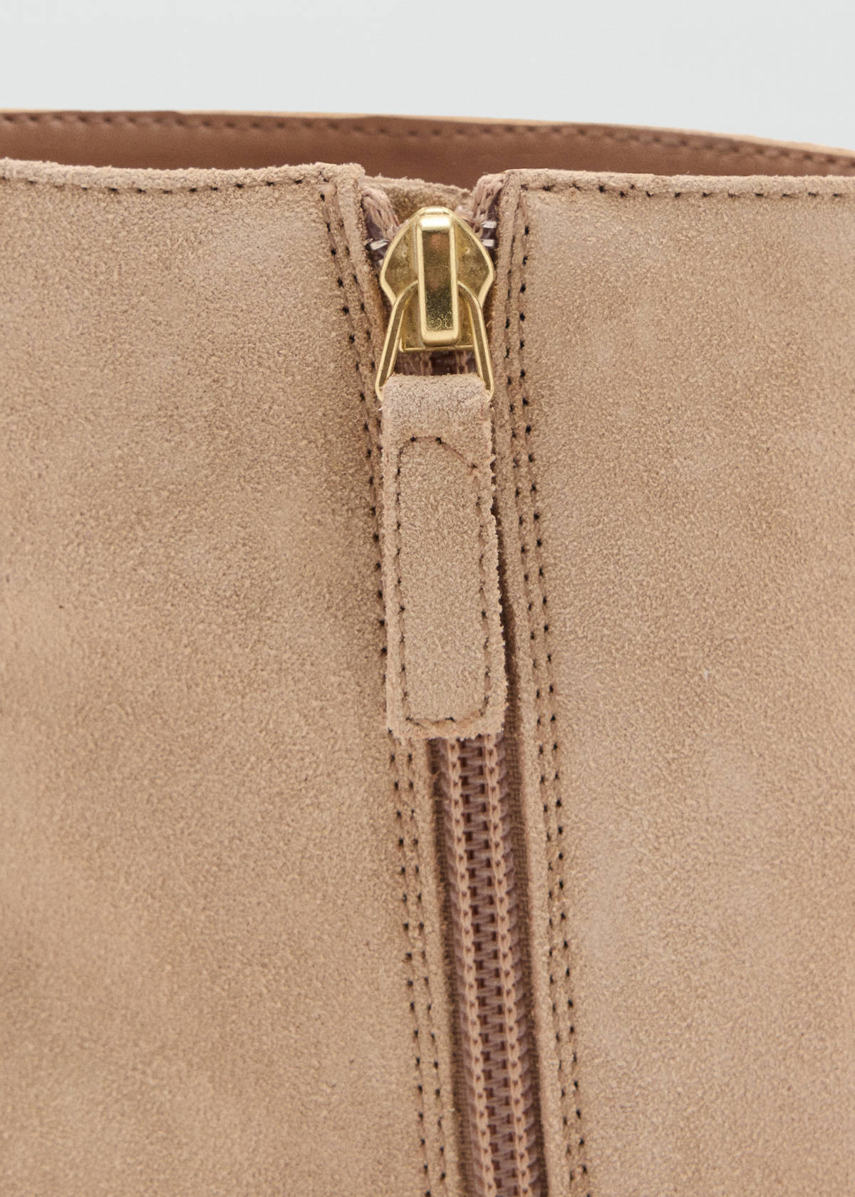 Heel suede ankle boot — Sand