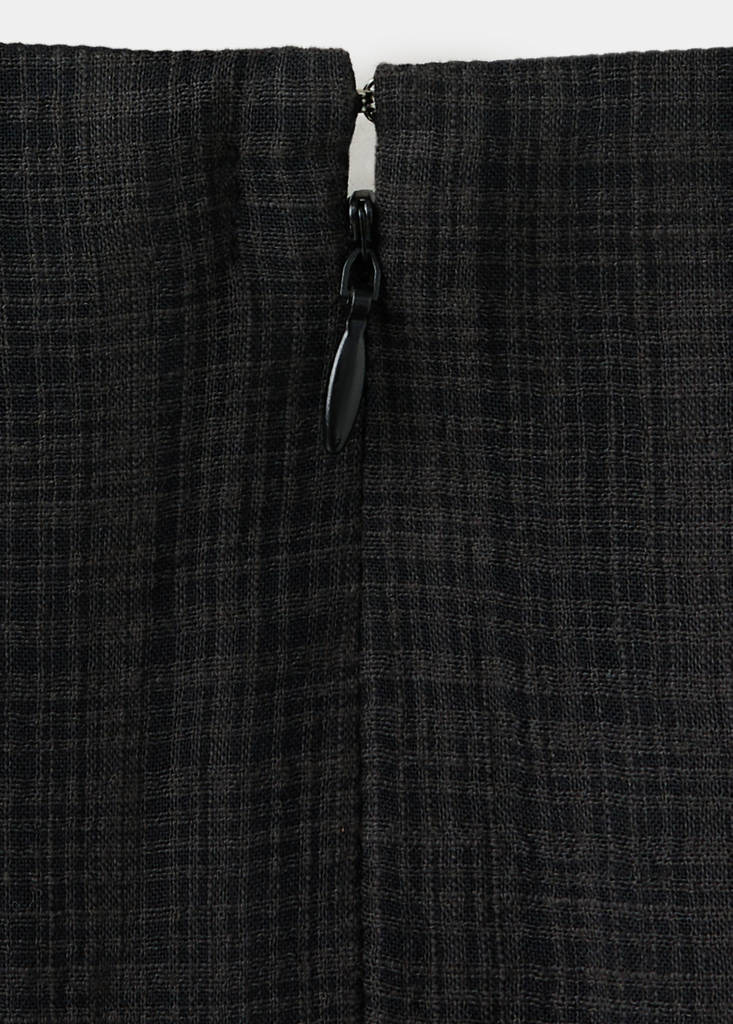 Short textured V-neck dress — Black