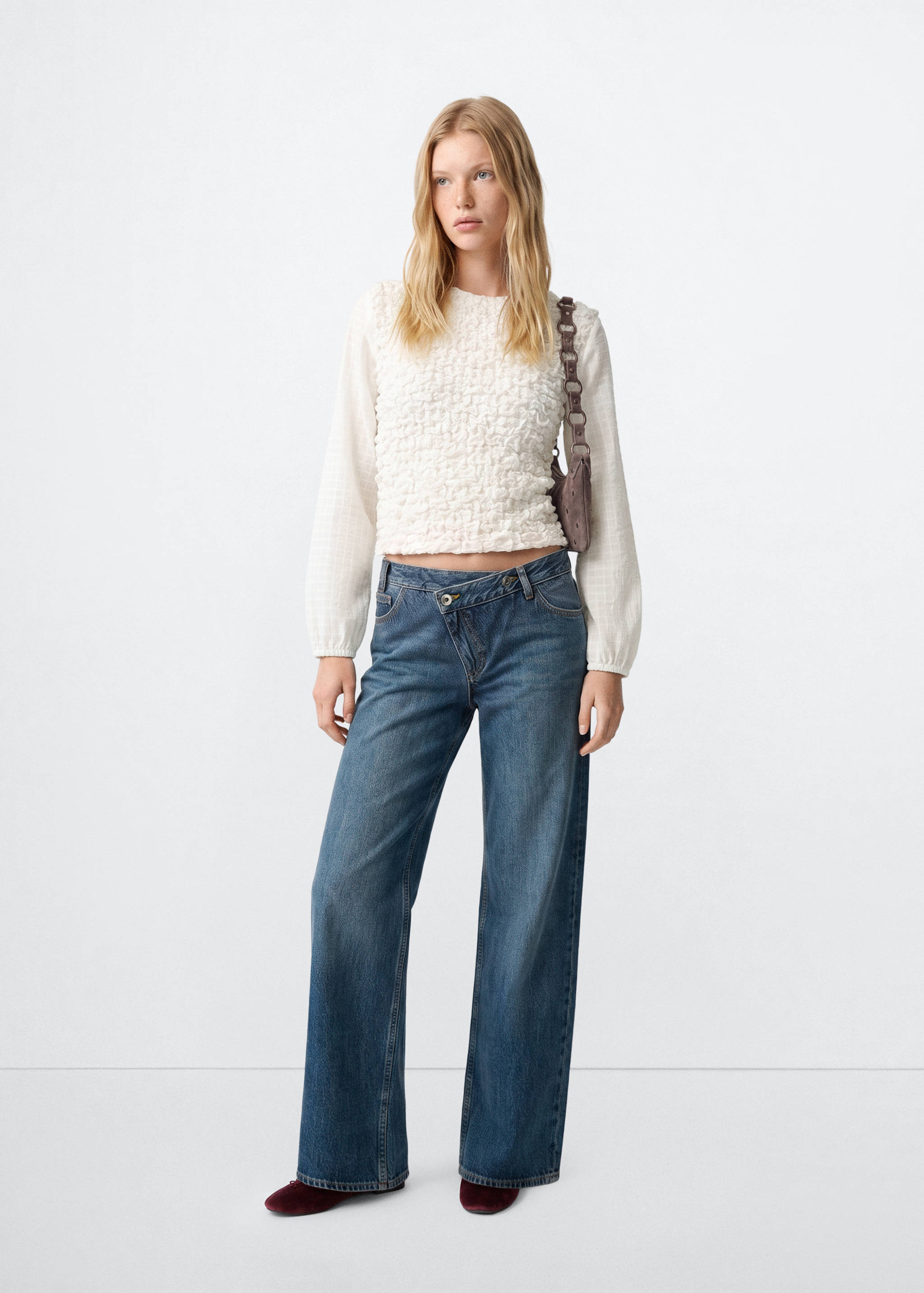 Gathered long-sleeved blouse - General plane