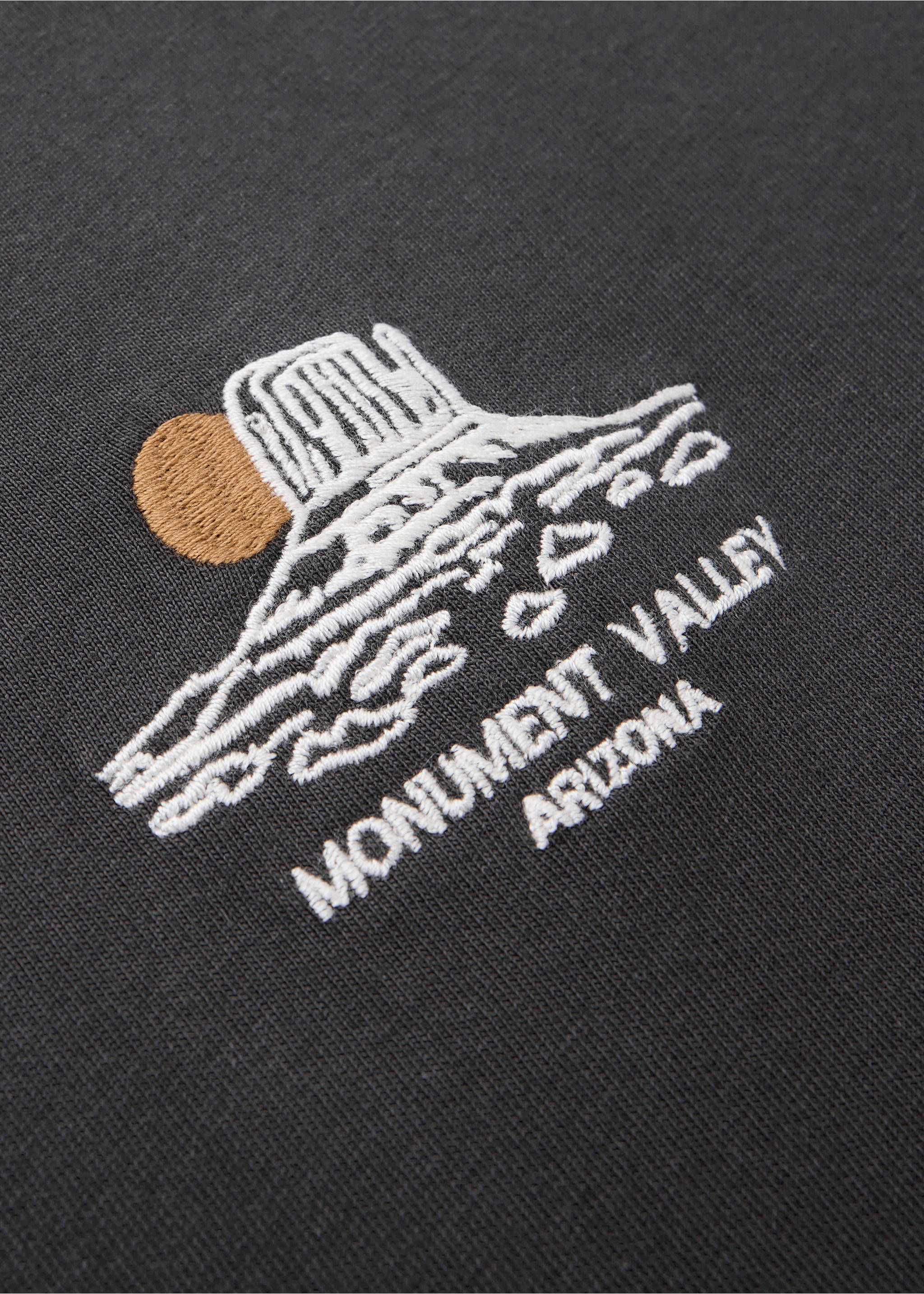 100% cotton embroidered t-shirt - Details of the article 0, Charcoal. Ref: 37044790-00.